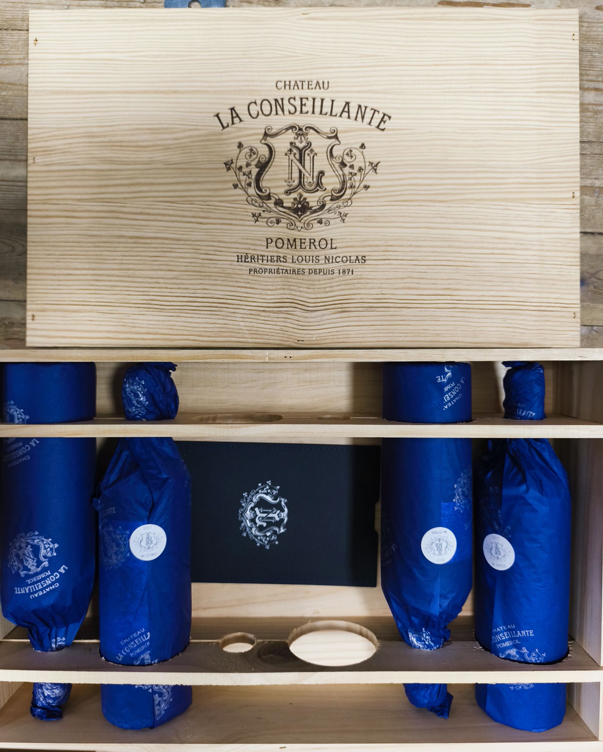 1  bouteille  PETRUS,:  | H&ocirc;tel Des Ventes de Monte-Carlo