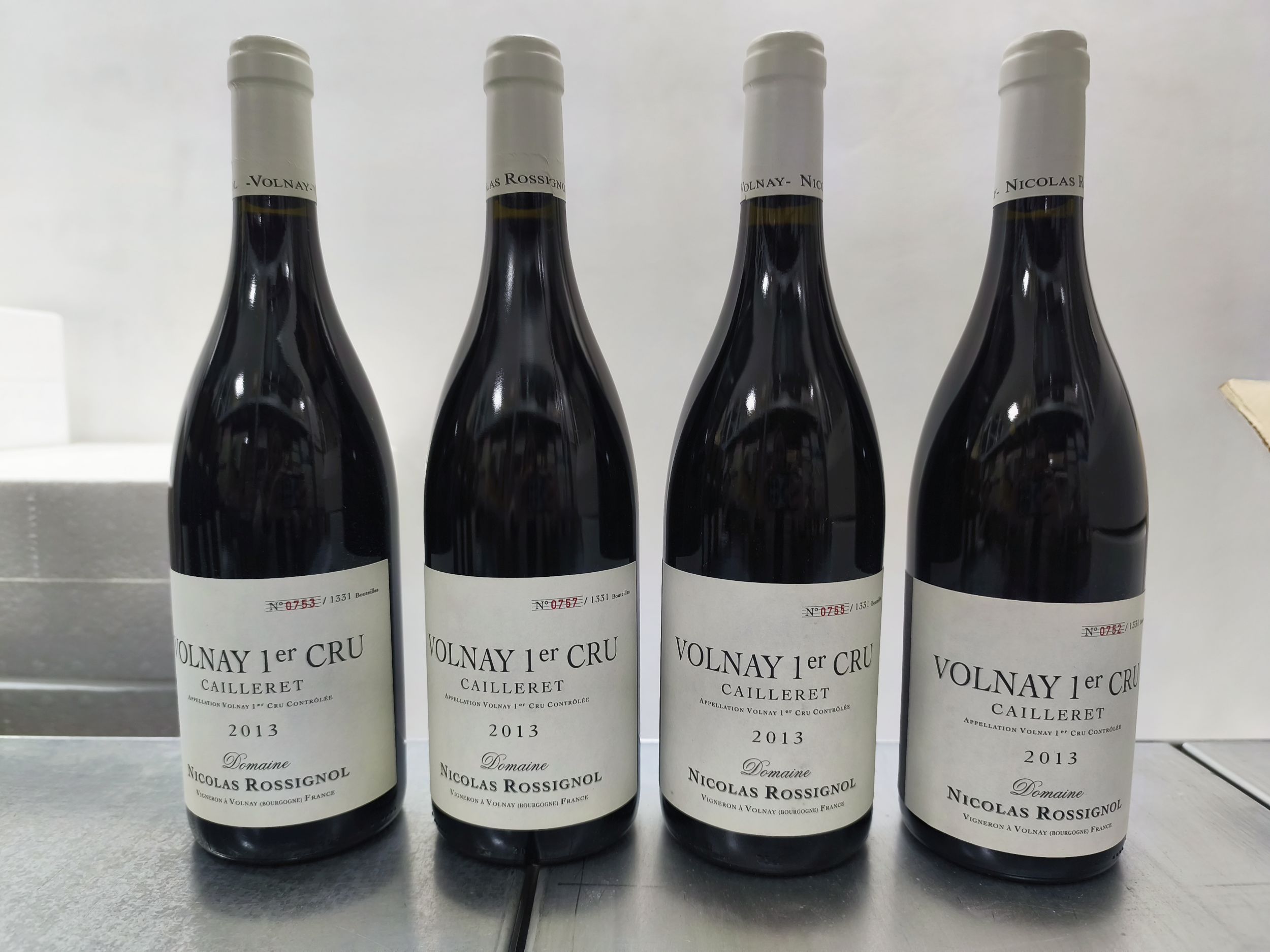 4 bouteilles BOURGOGNE:  | H&ocirc;tel Des Ventes de Monte-Carlo
