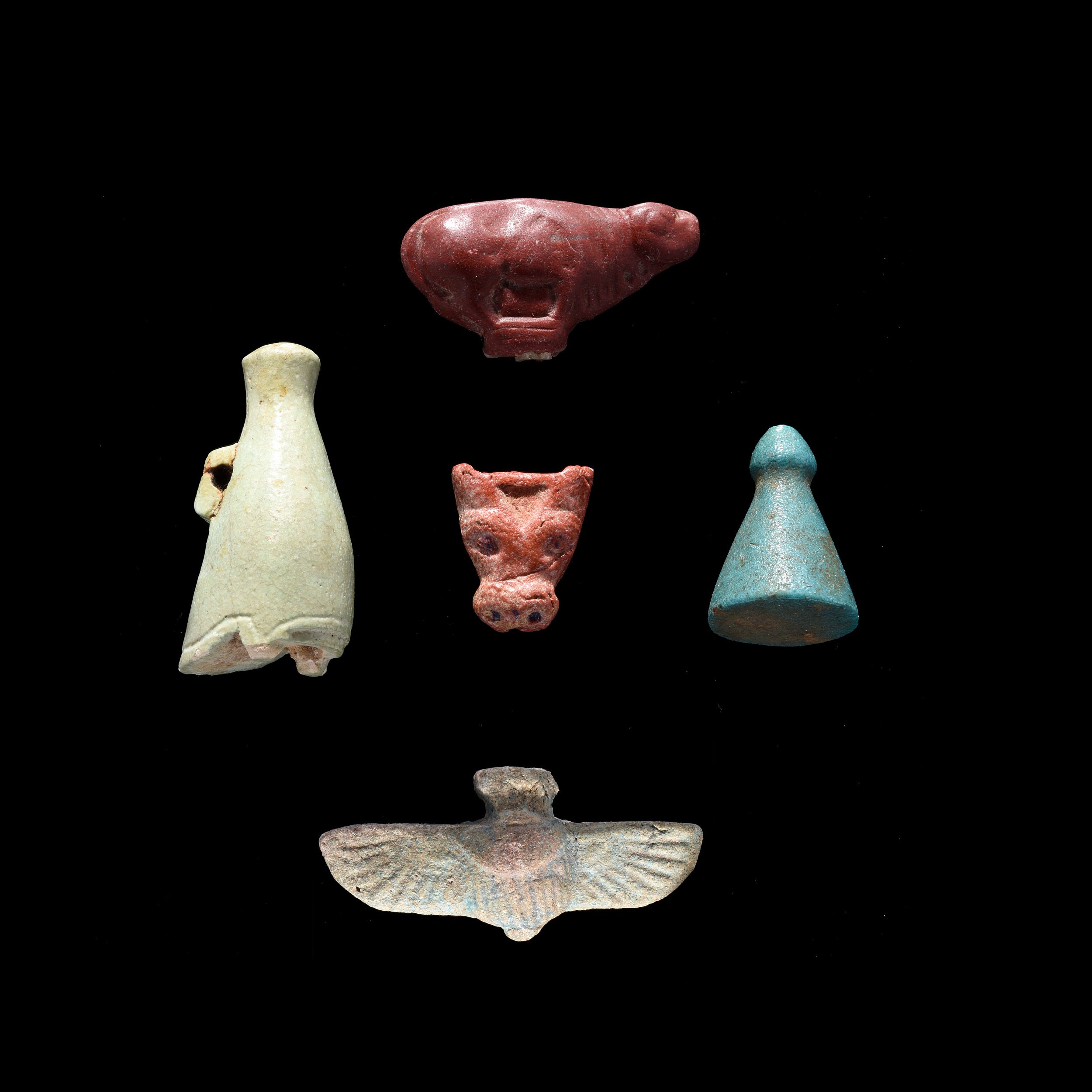 5 AMULETTES