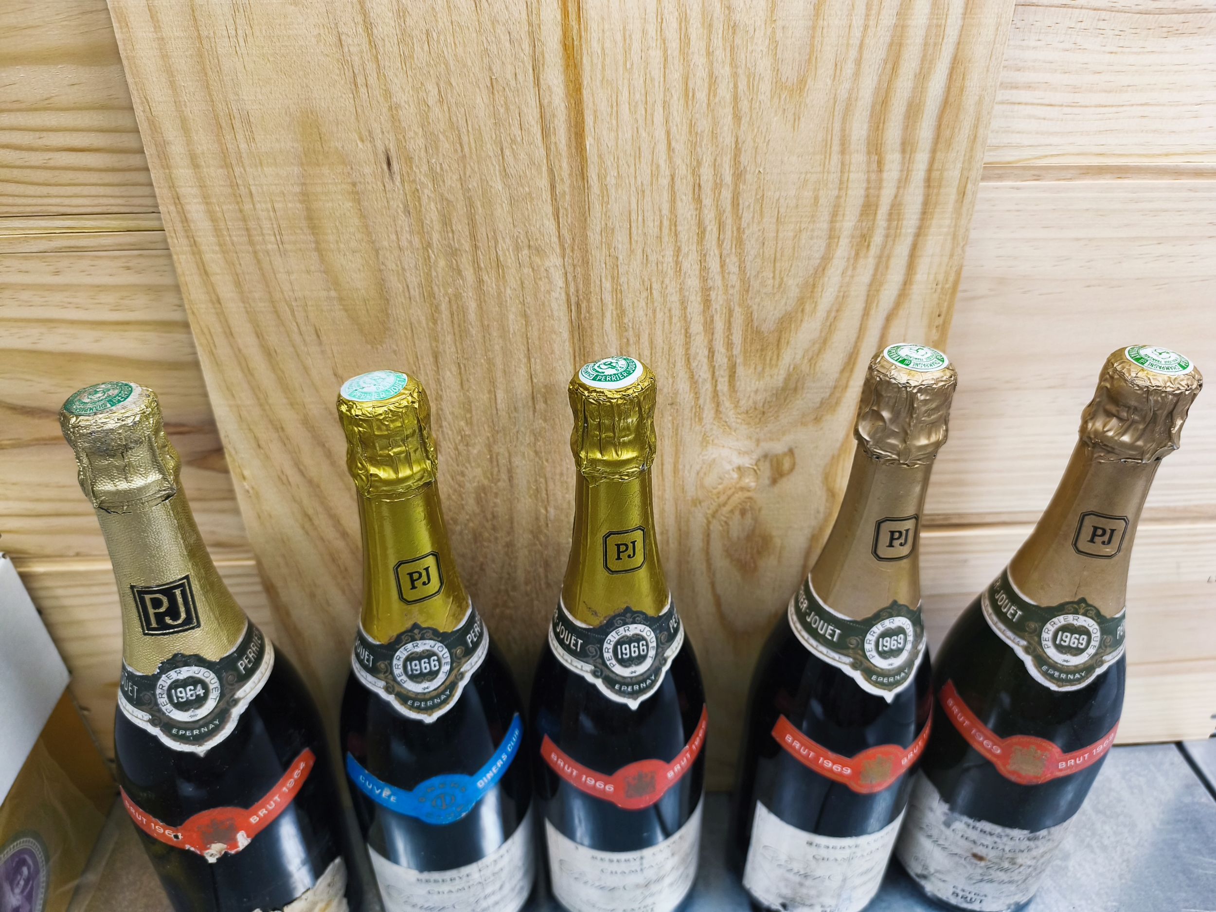 5 bouteilles  CHAMPAGNE  