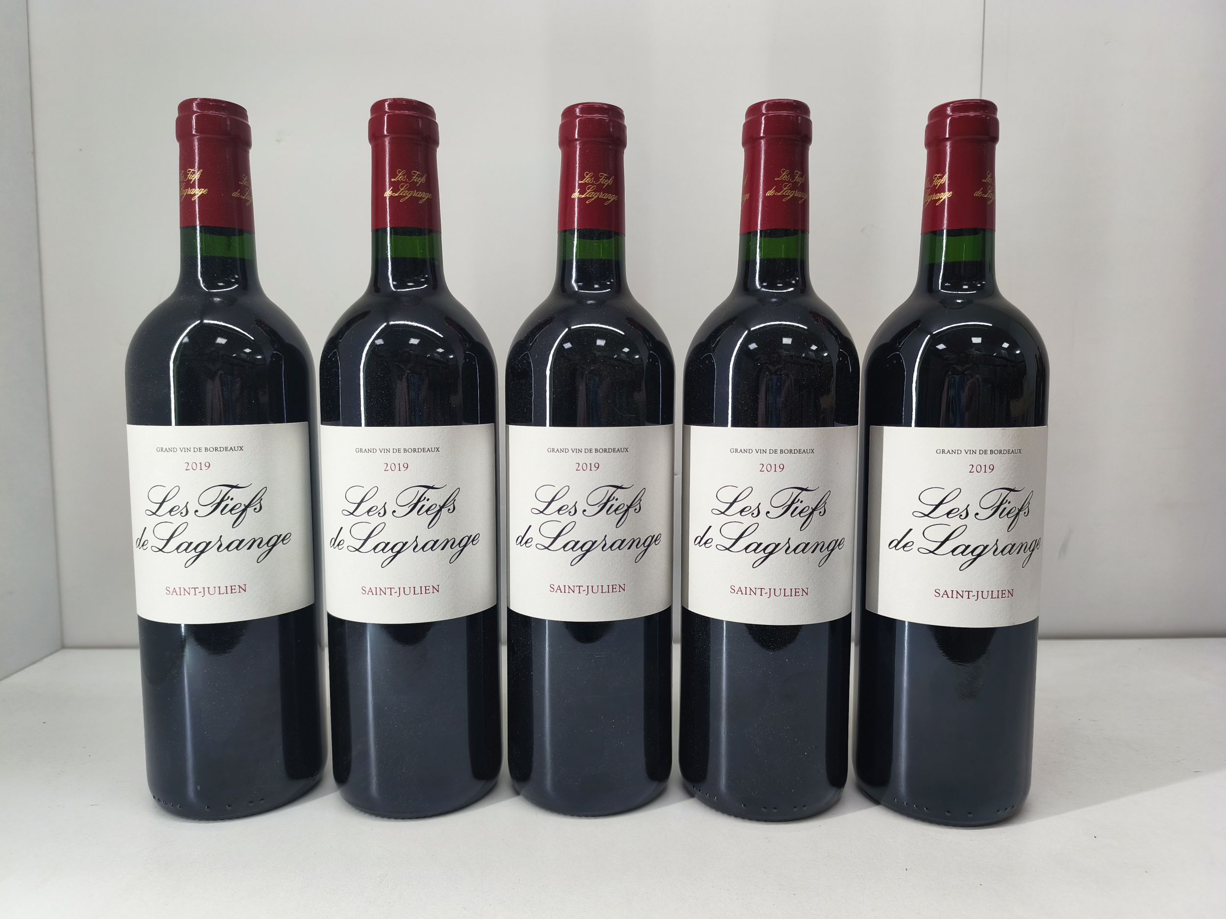 1  bouteille  PETRUS,:  | H&ocirc;tel Des Ventes de Monte-Carlo