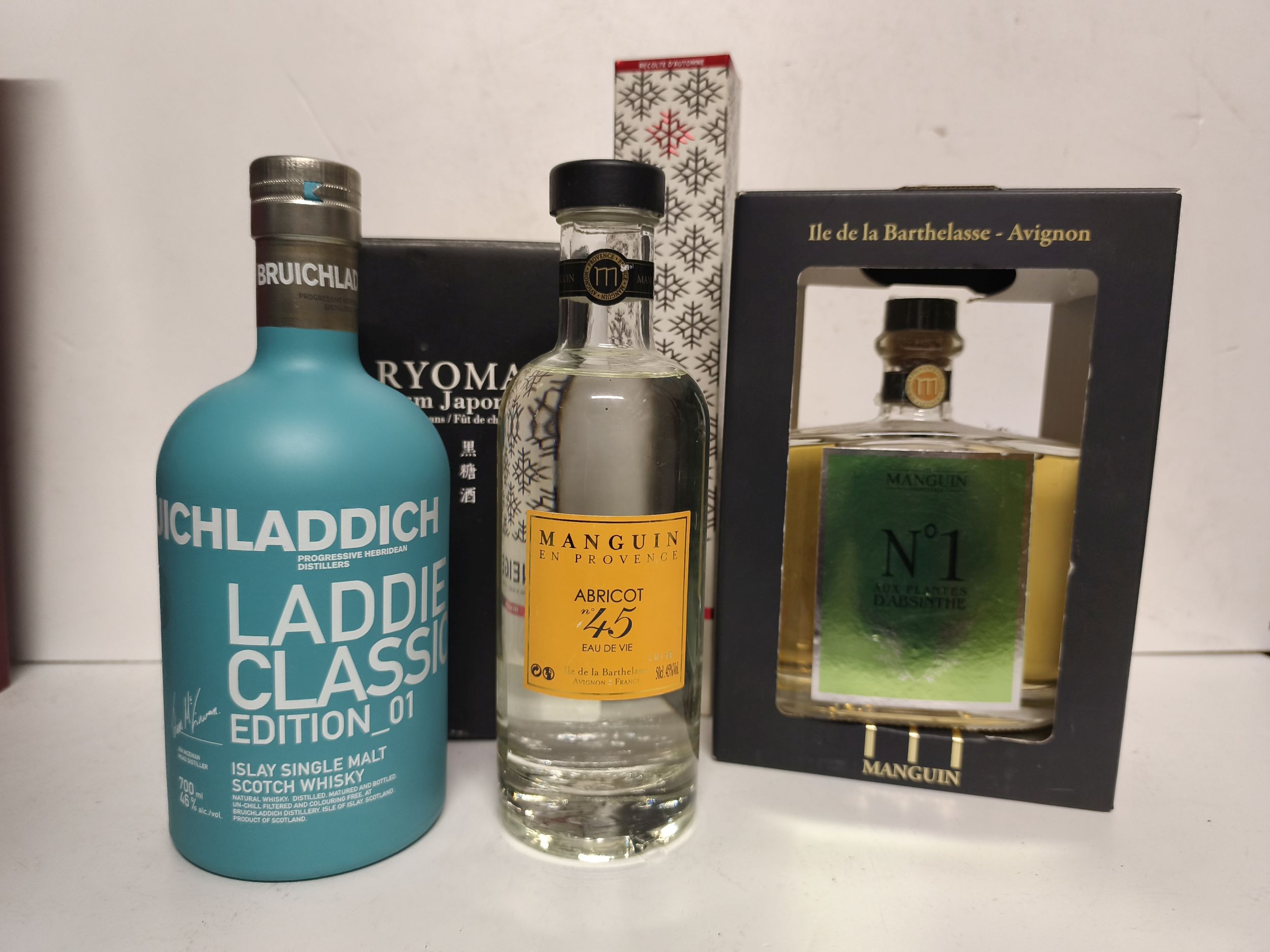 2 bouteilles BLANCS DIVERS :  | H&ocirc;tel Des Ventes de Monte-Carlo