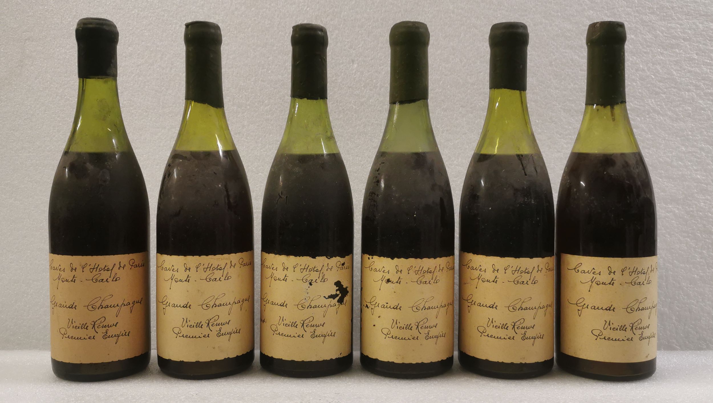 4 bouteilles :  | H&ocirc;tel Des Ventes de Monte-Carlo