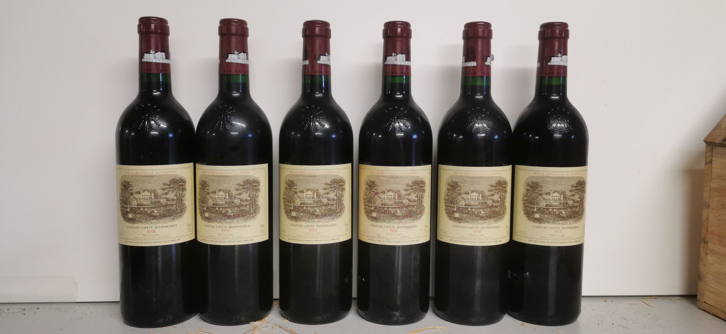 4 bouteilles :  | H&ocirc;tel Des Ventes de Monte-Carlo