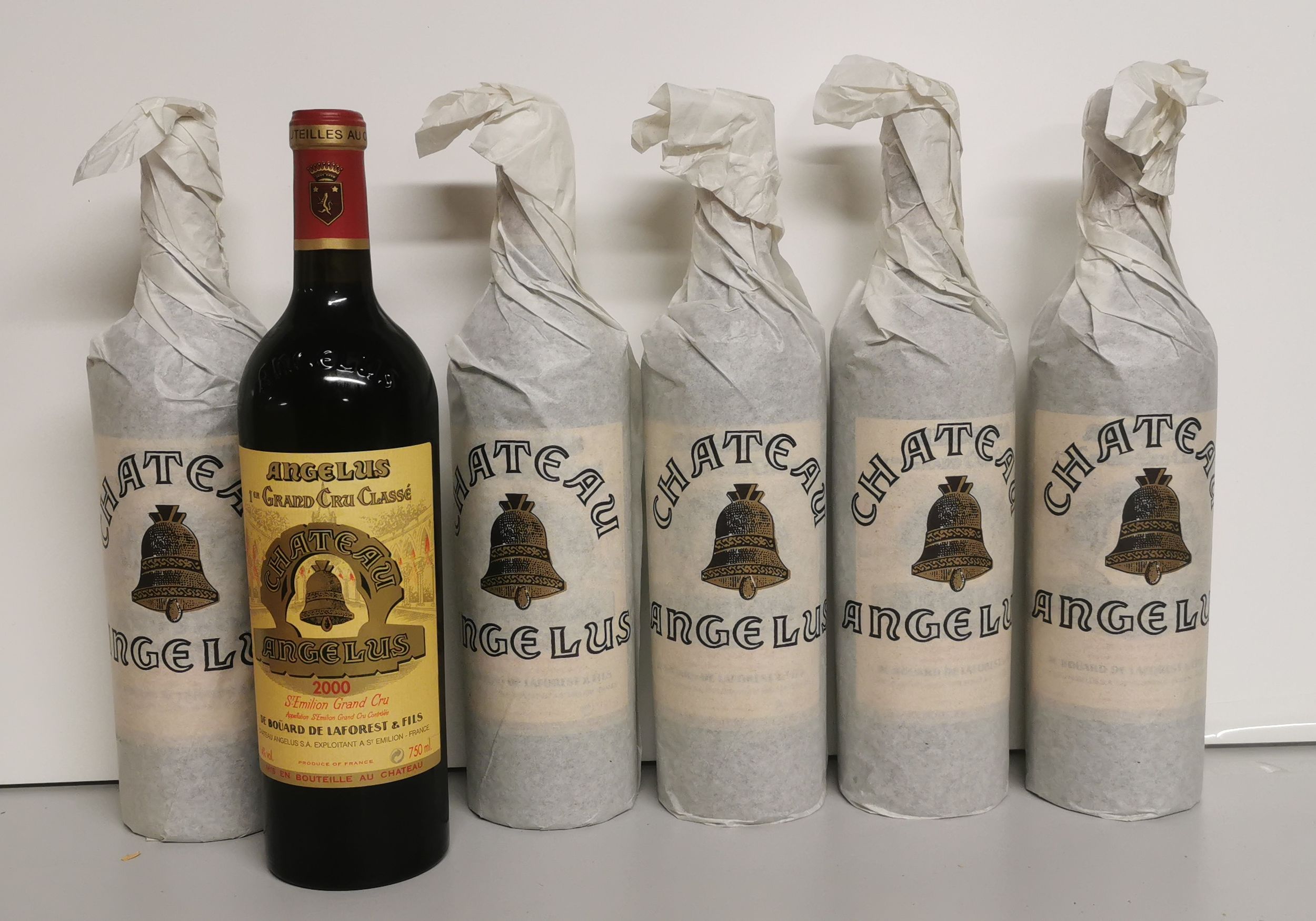 4 bouteilles :  | H&ocirc;tel Des Ventes de Monte-Carlo