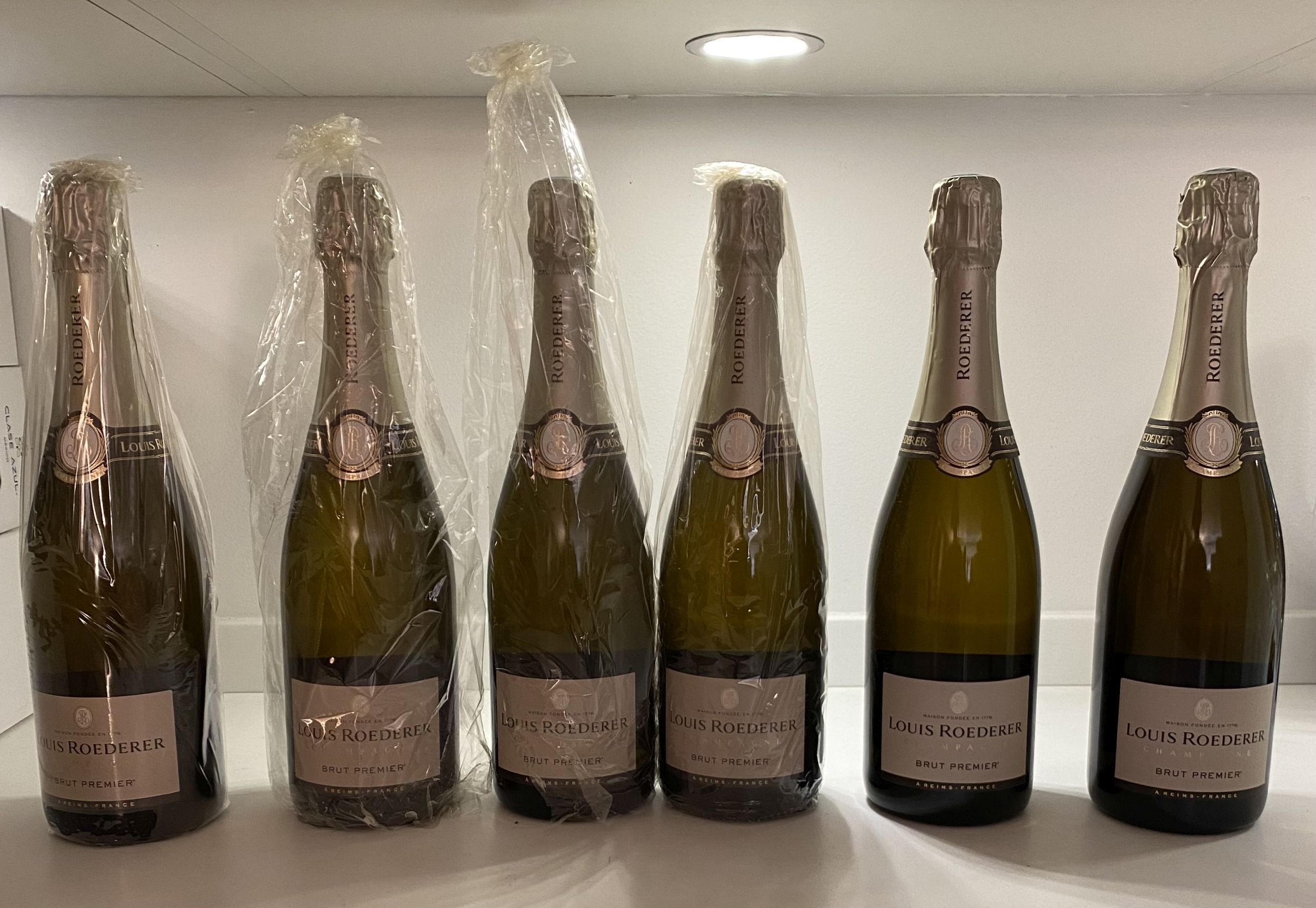 1 bouteille CHAMPAGNE :  | H&ocirc;tel Des Ventes de Monte-Carlo