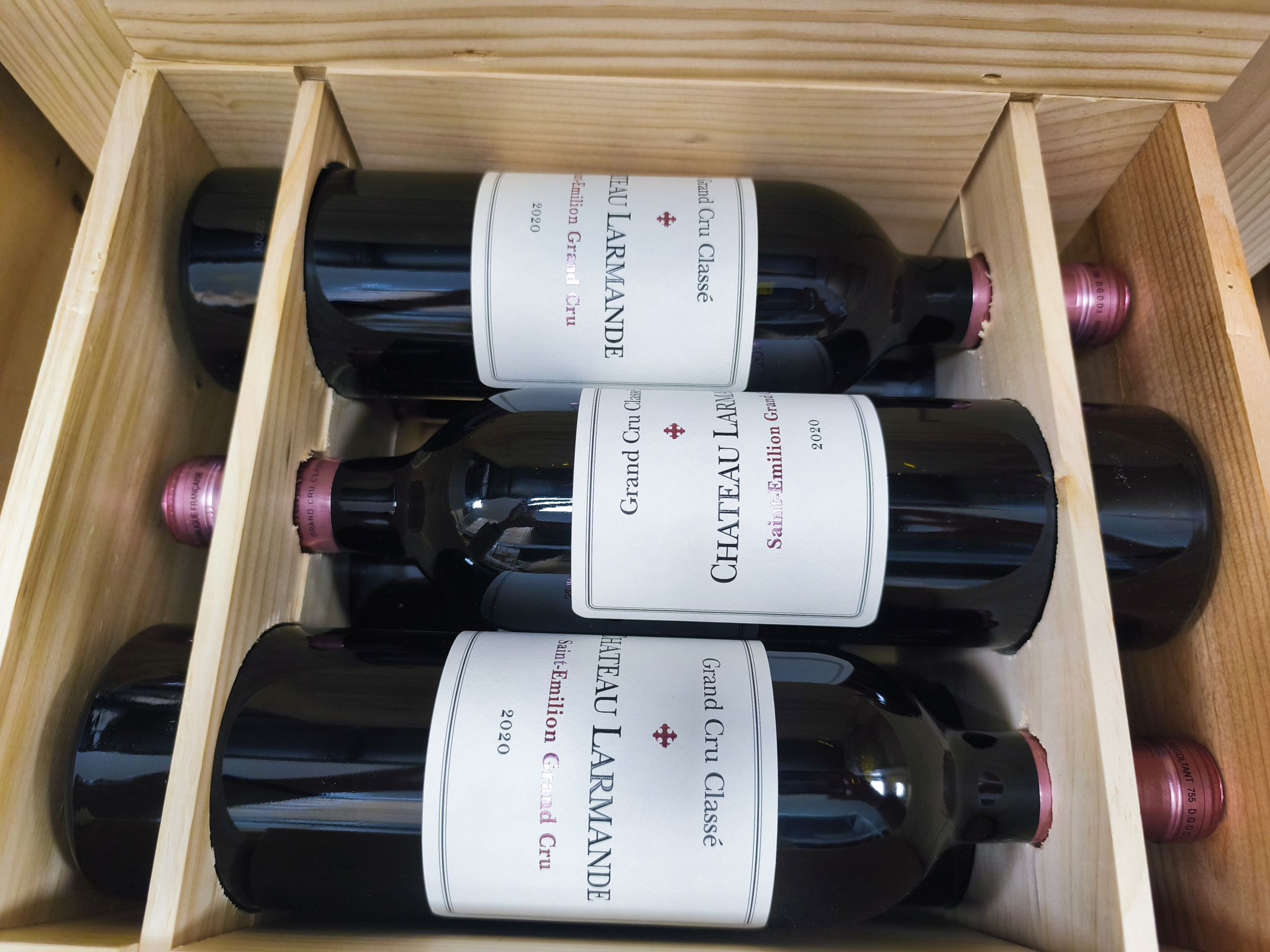 1  bouteille  PETRUS,:  | H&ocirc;tel Des Ventes de Monte-Carlo