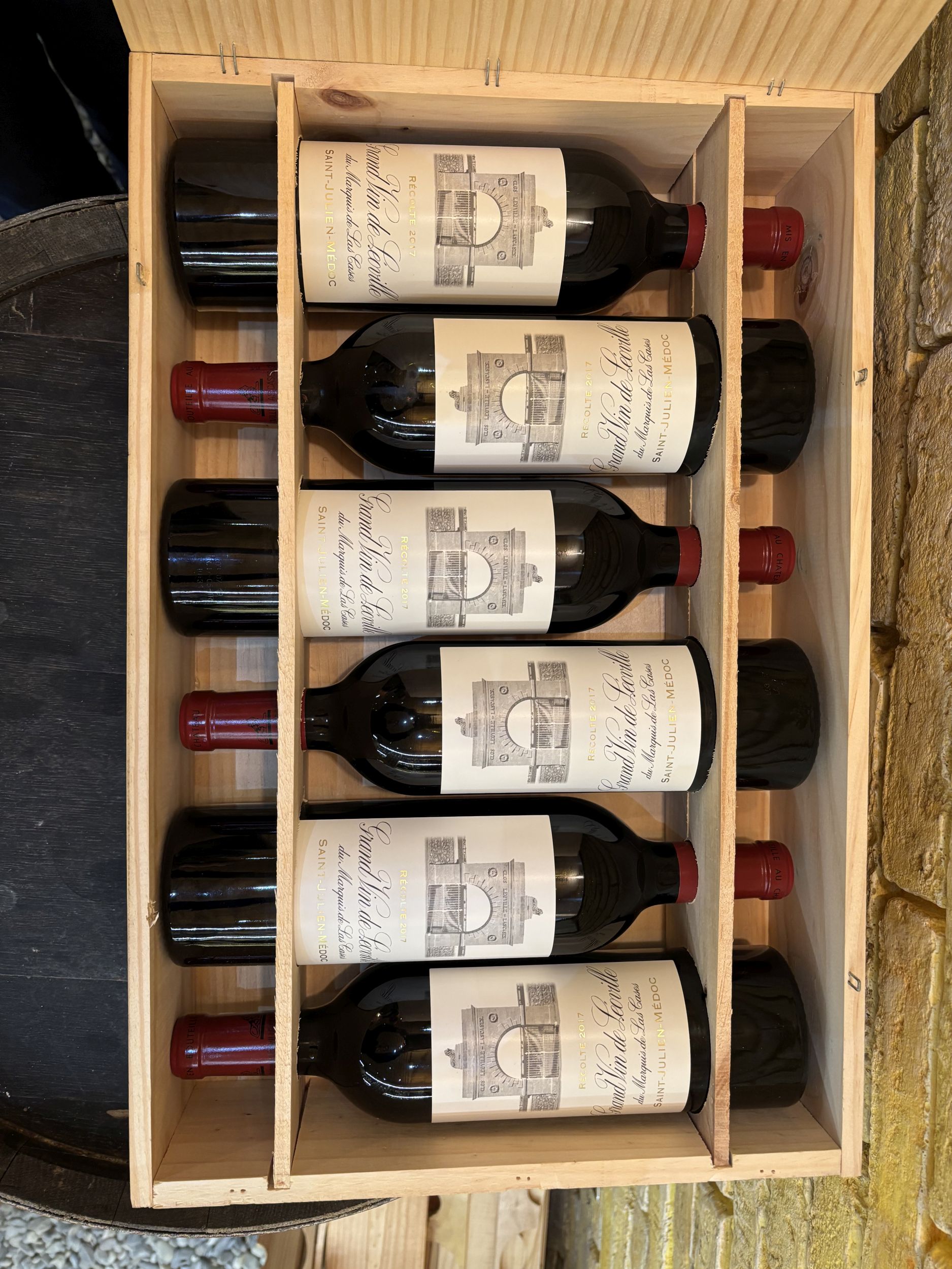 1  bouteille  PETRUS,:  | H&ocirc;tel Des Ventes de Monte-Carlo