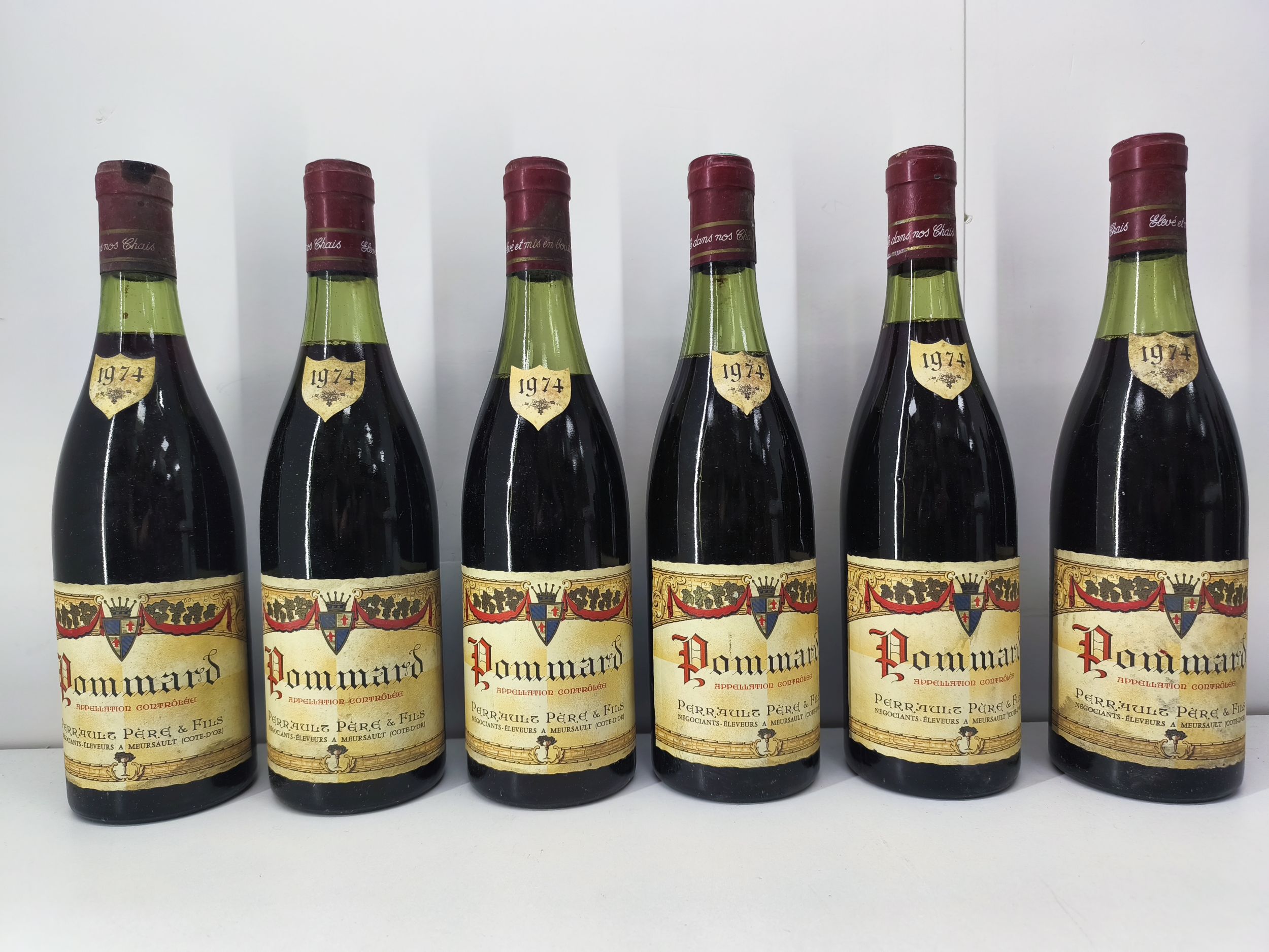4 bouteilles BOURGOGNE:  | H&ocirc;tel Des Ventes de Monte-Carlo