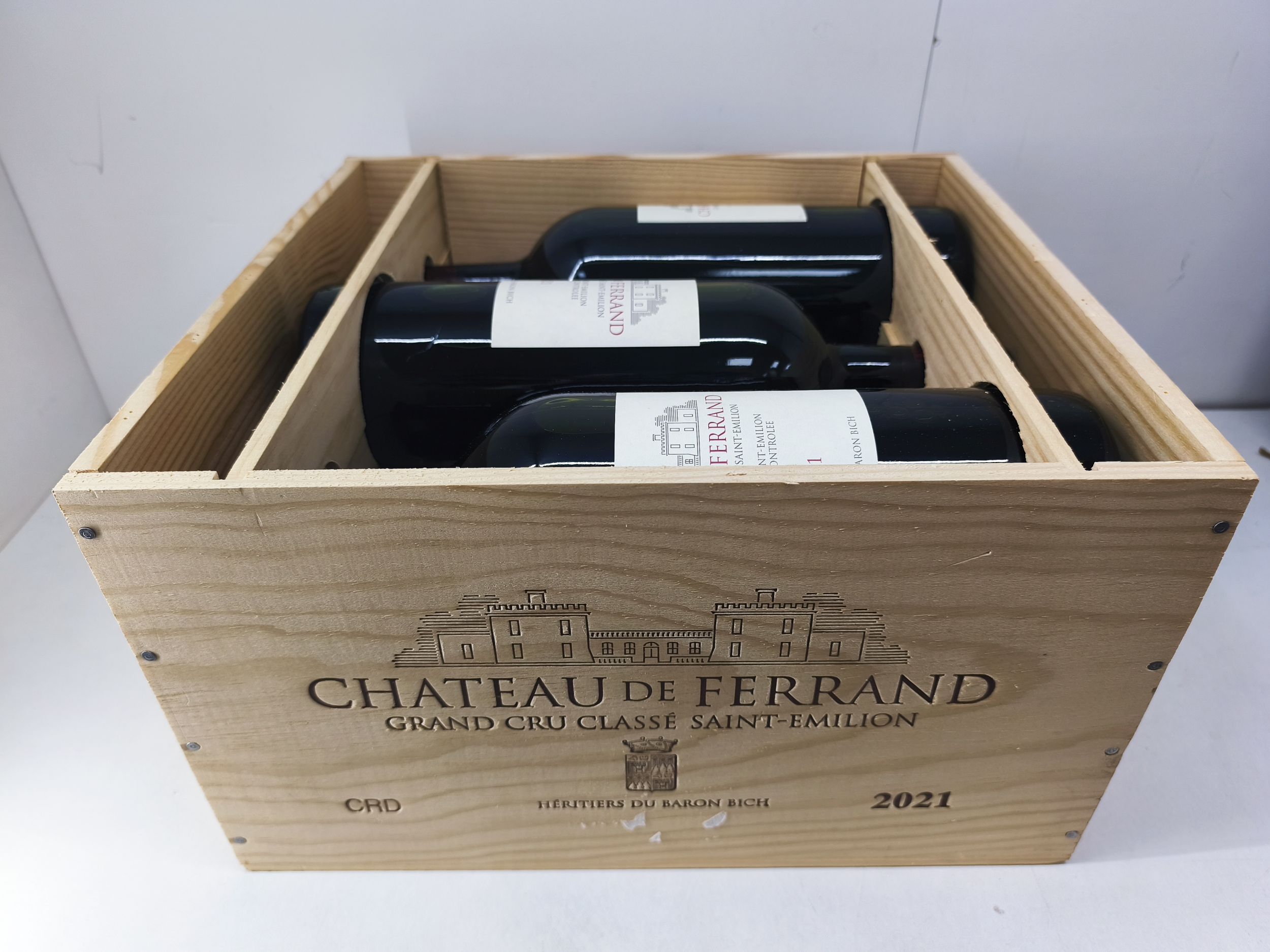 1  bouteille  PETRUS,:  | H&ocirc;tel Des Ventes de Monte-Carlo