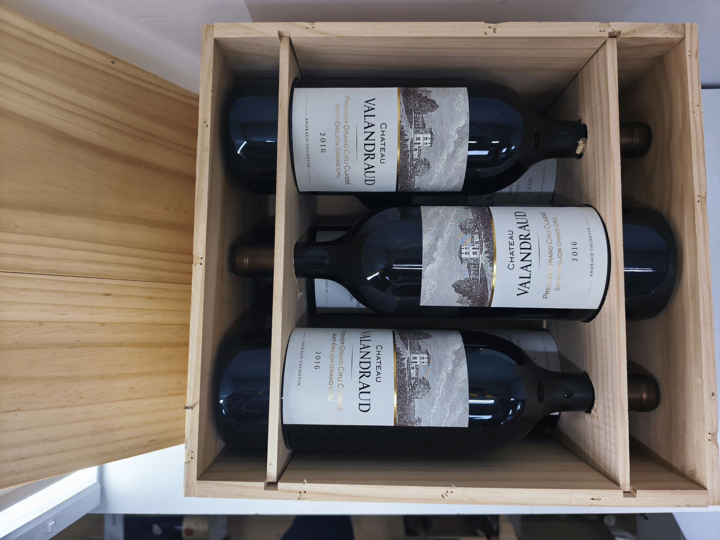 1  bouteille  PETRUS,:  | H&ocirc;tel Des Ventes de Monte-Carlo