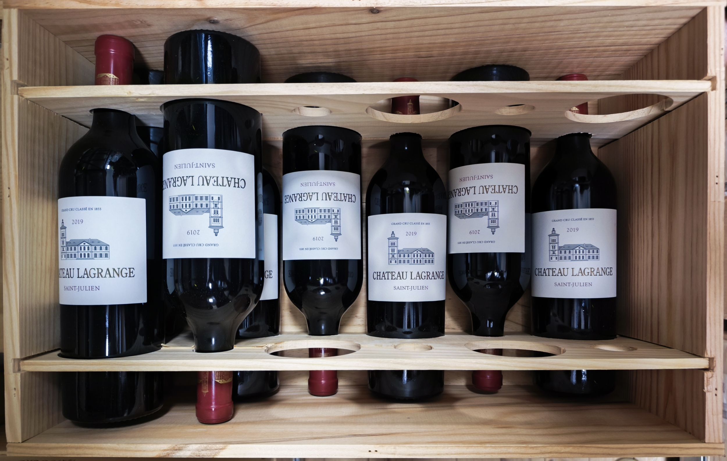 1  bouteille  PETRUS,:  | H&ocirc;tel Des Ventes de Monte-Carlo