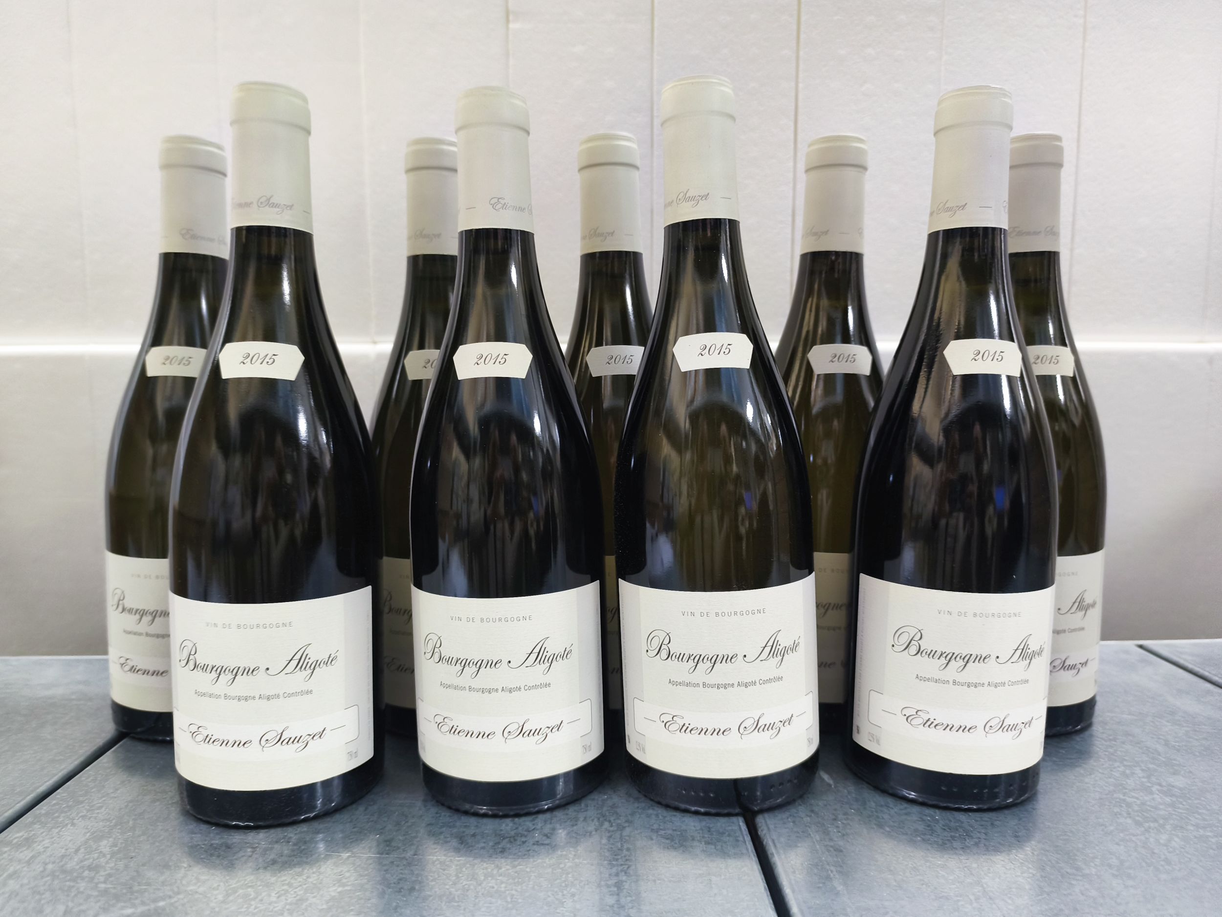 9 bouteilles  BOURGOGNE  Aligoté,