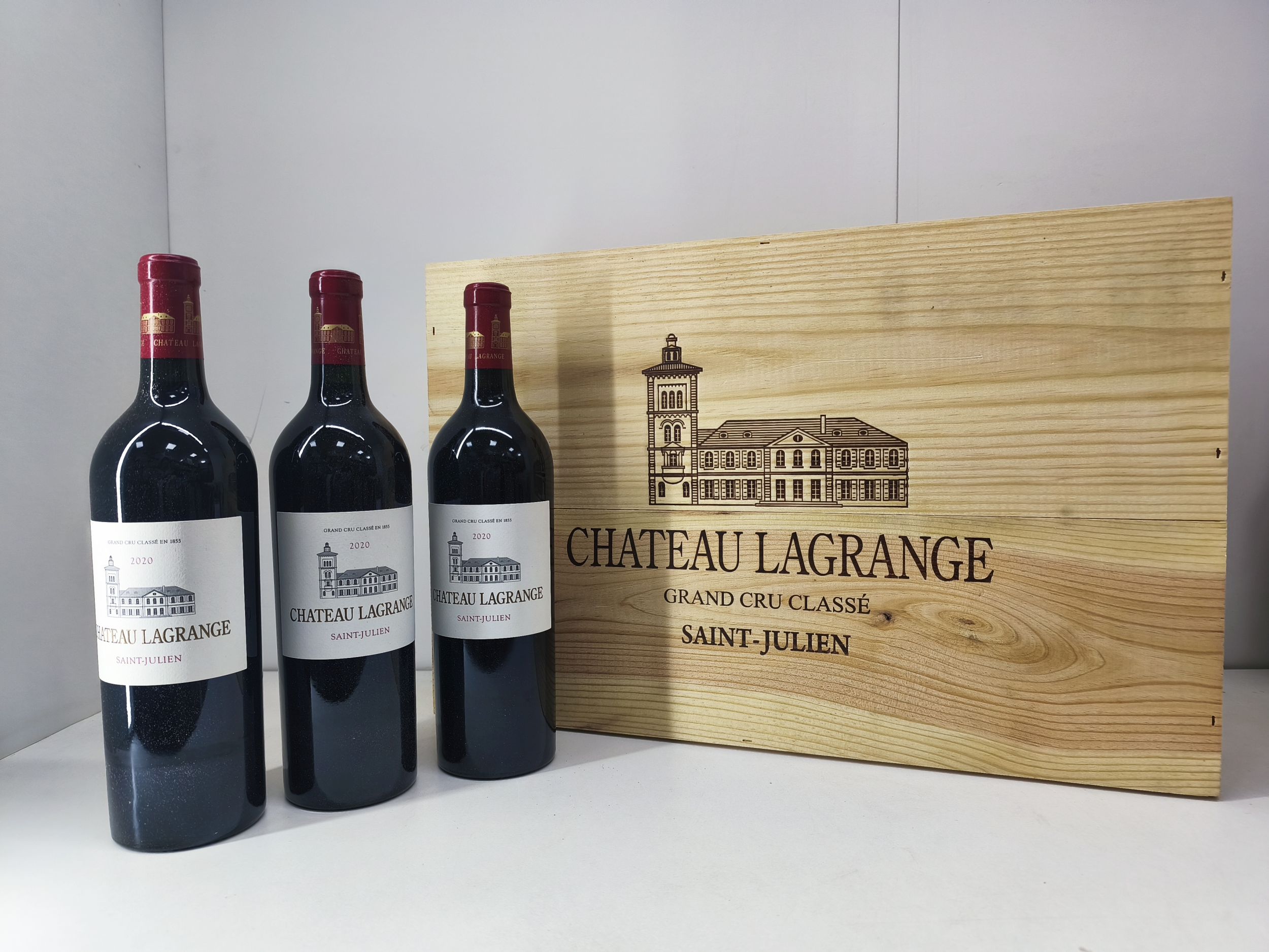 1  bouteille  PETRUS,:  | H&ocirc;tel Des Ventes de Monte-Carlo