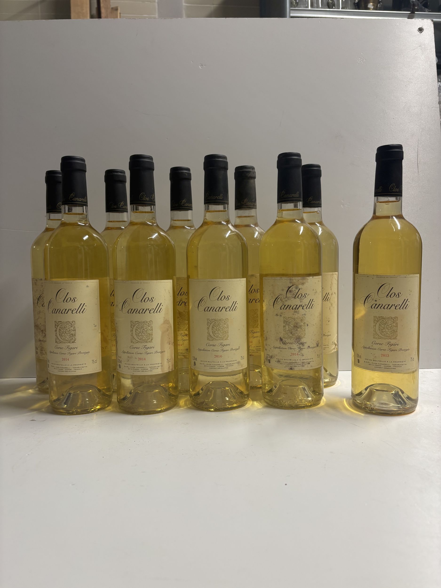 2 bouteilles BLANCS DIVERS :  | H&ocirc;tel Des Ventes de Monte-Carlo