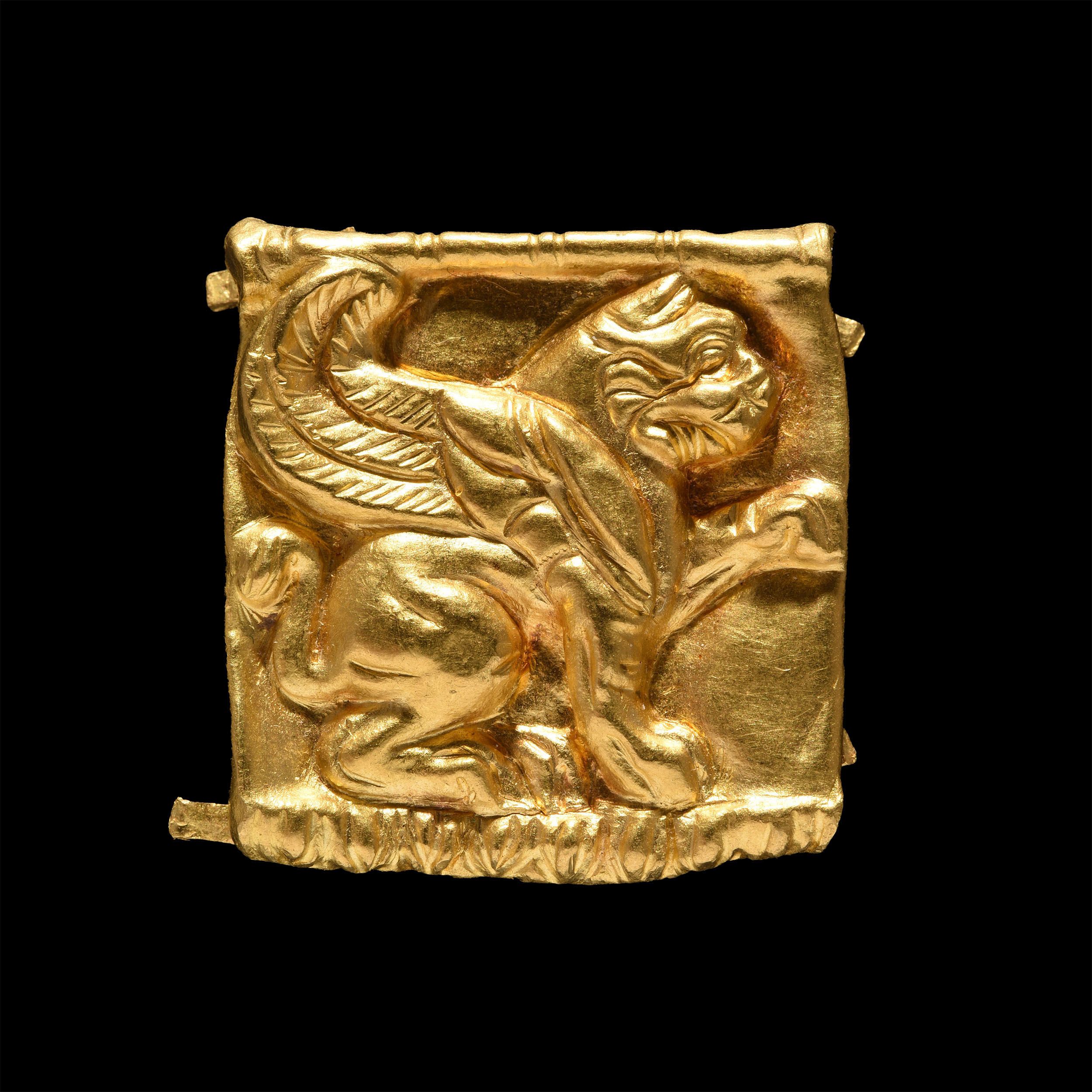 APPLIQUE FIGURANT UN LION AILÉ