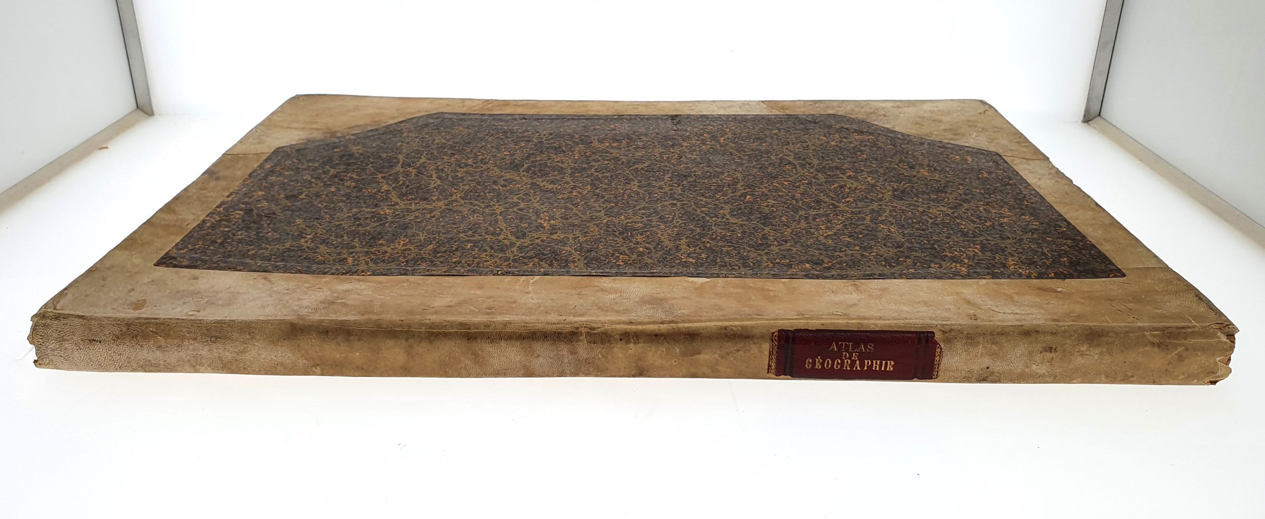 [ATLAS]. JANVIER (M.), L’ISLE (Guillaume de), JAILLOT (M.), ROBERT (M.), SANSON (M.). « Atlas ». Paris, Chez iu, 1702-1769-1780. Grand in-folio, demi-vélin ivoire à bandes (reliure fin XIXe s.).:  | H&ocirc;tel Des Ventes de Monte-Carlo