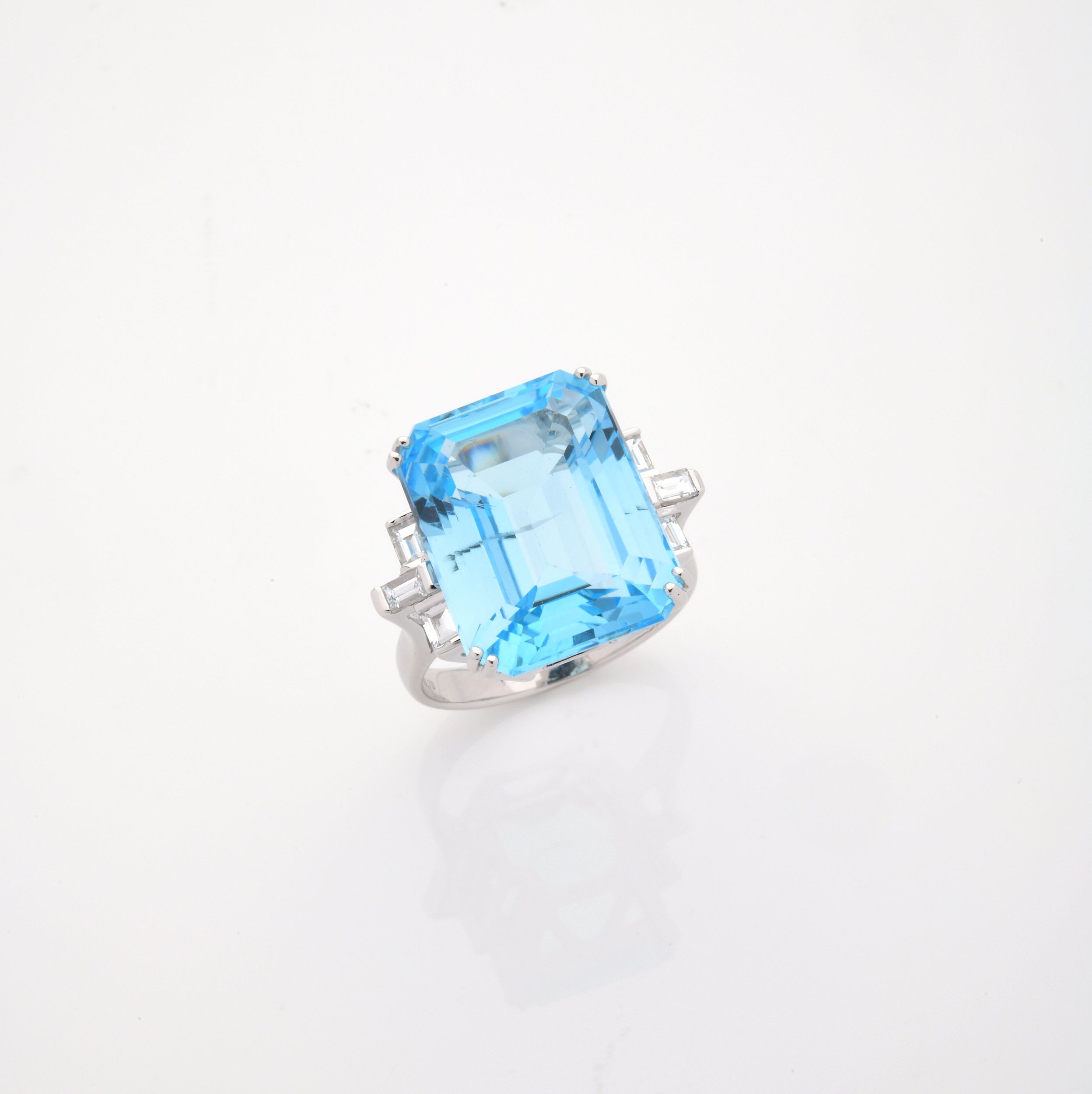 RAVISSANT COLLIER A TRANSFORMATION:  | H&ocirc;tel Des Ventes de Monte-Carlo