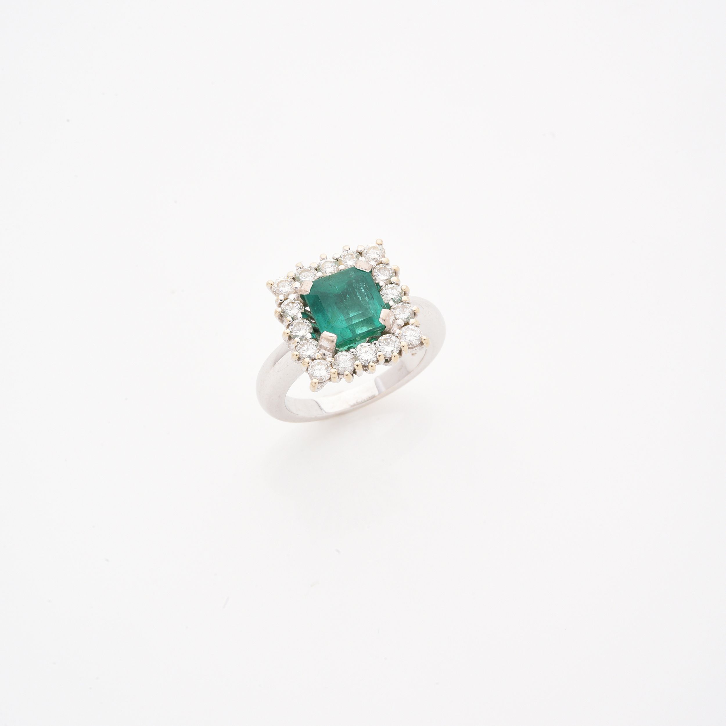 BAGUE BOMBEE:  | H&ocirc;tel Des Ventes de Monte-Carlo