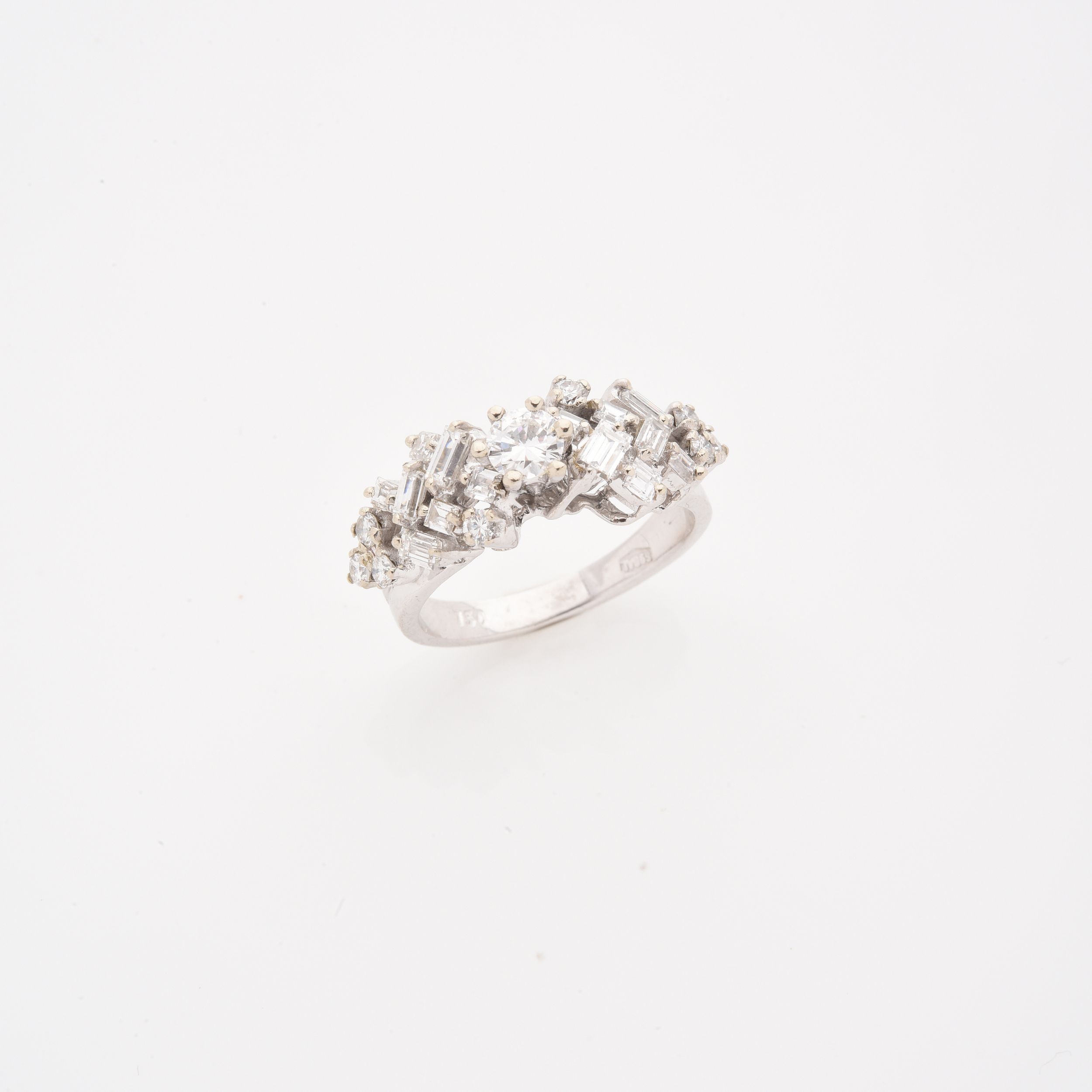 BAGUE BOMBEE:  | H&ocirc;tel Des Ventes de Monte-Carlo