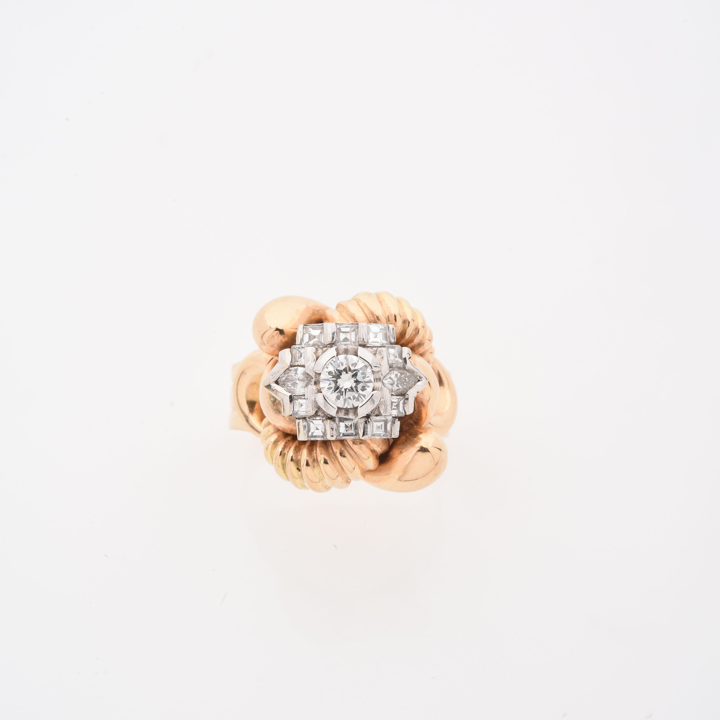 BROCHE CORBEILLE:  | H&ocirc;tel Des Ventes de Monte-Carlo