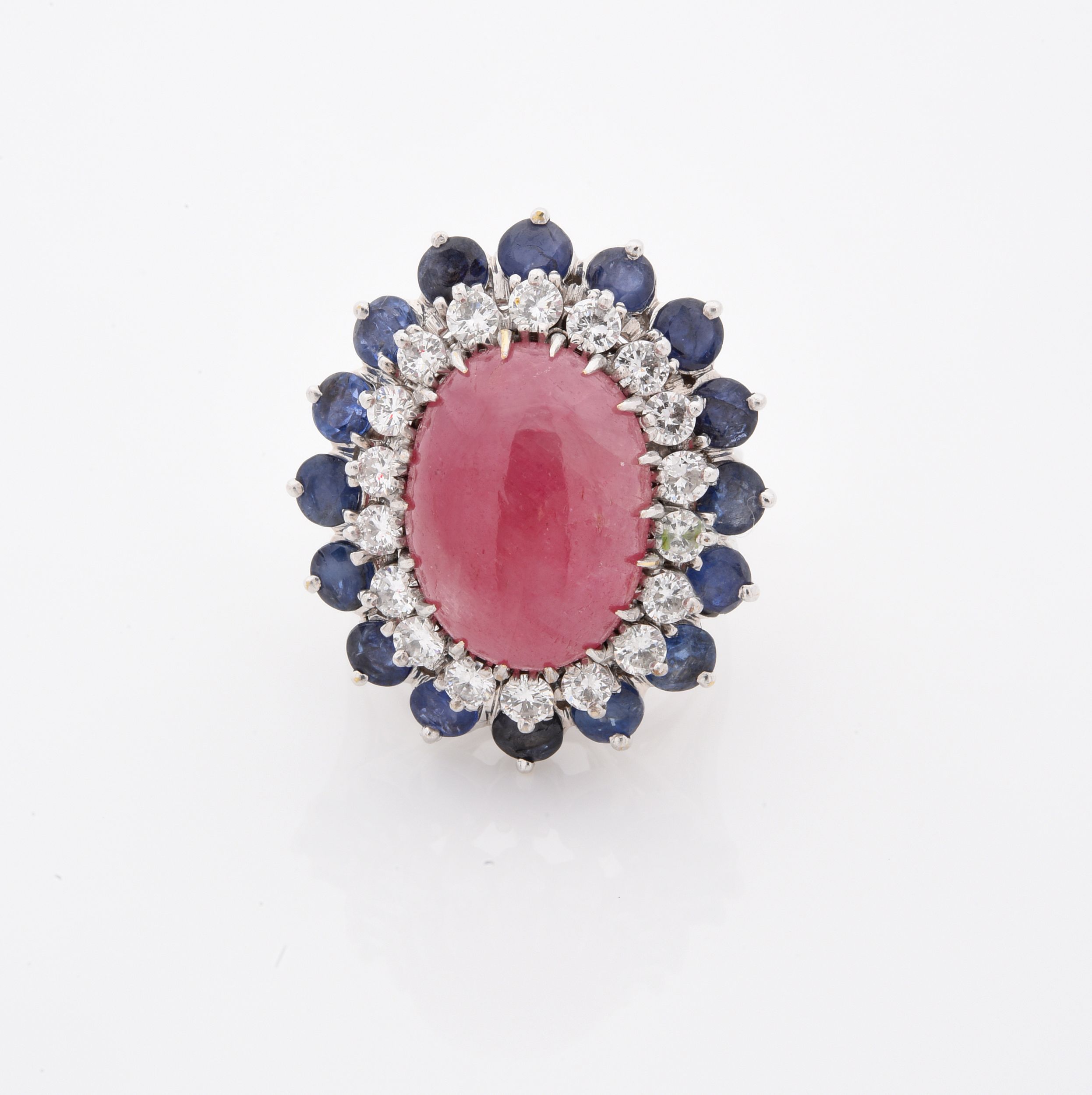 BROCHE CORBEILLE:  | H&ocirc;tel Des Ventes de Monte-Carlo