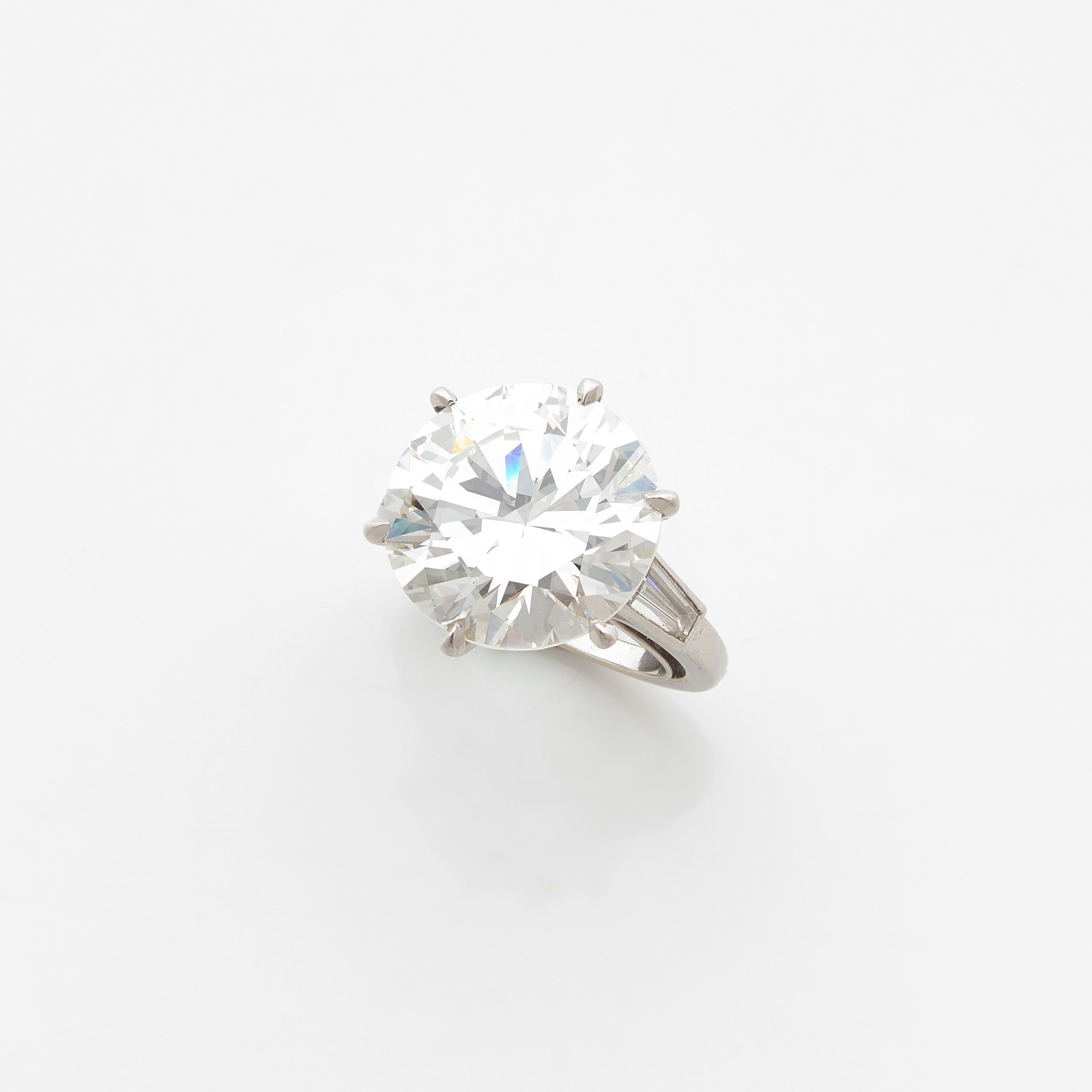IMPORTANTE BAGUE CHEVALIERE:  | H&ocirc;tel Des Ventes de Monte-Carlo