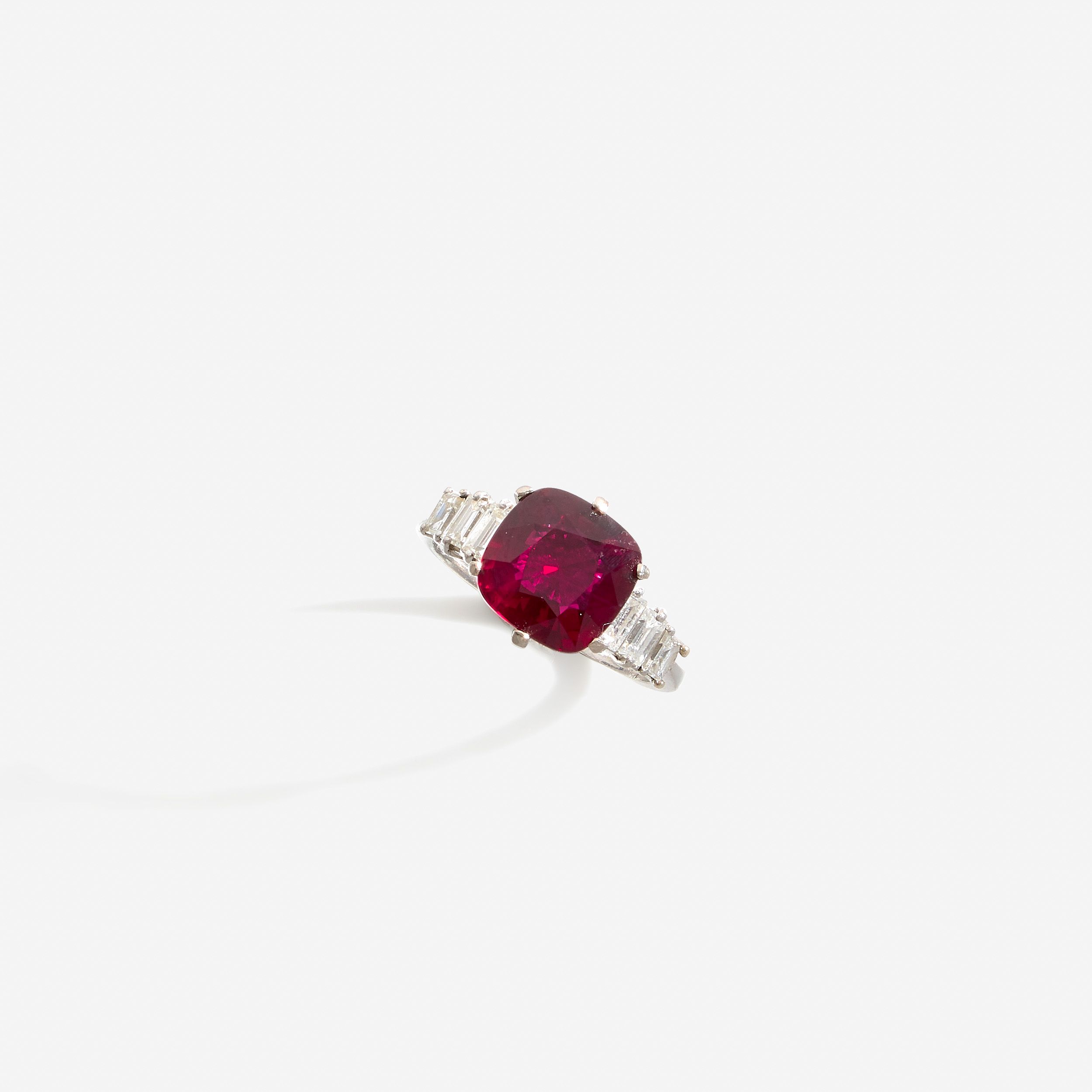 IMPORTANTE BAGUE CHEVALIERE:  | H&ocirc;tel Des Ventes de Monte-Carlo
