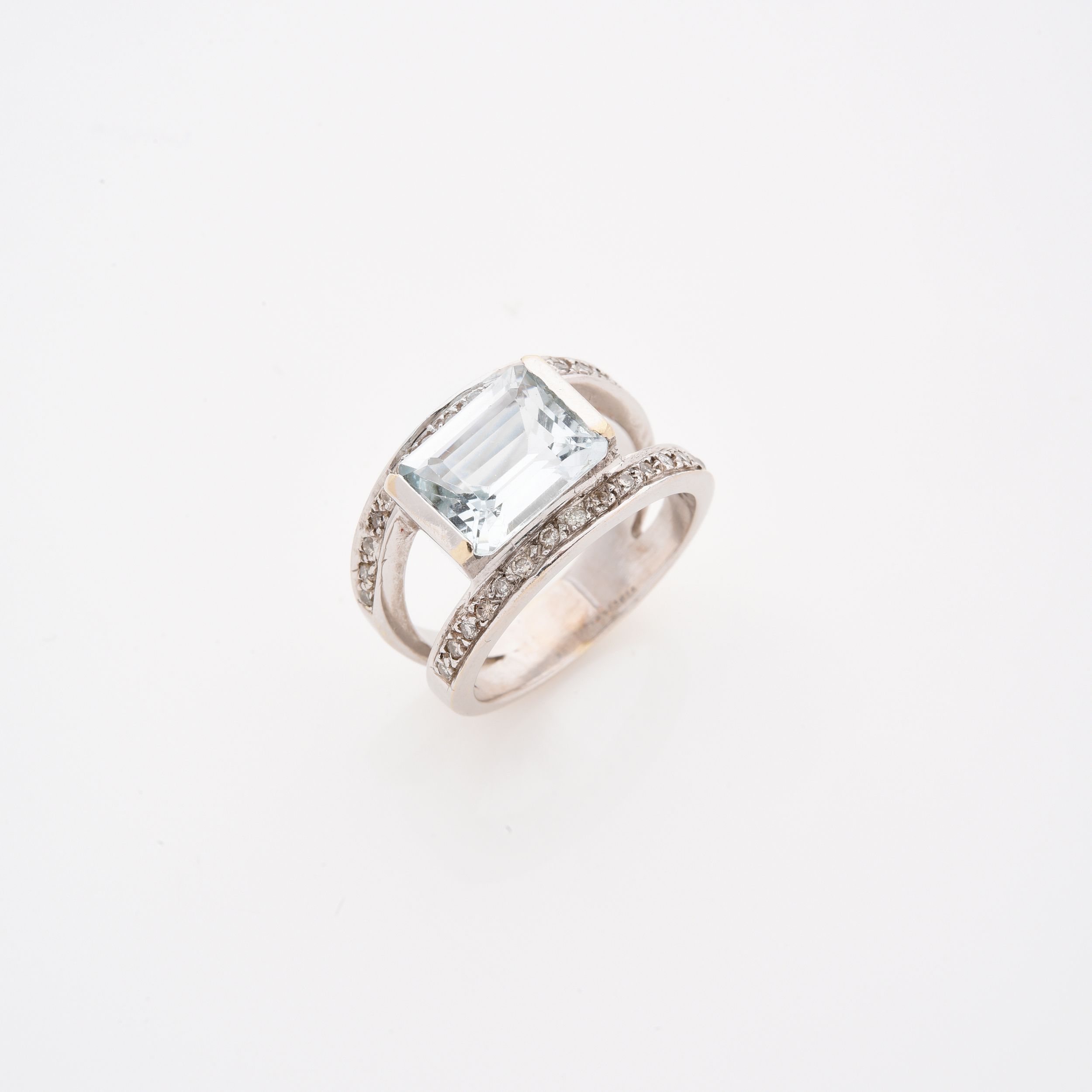 BAGUE JONC:  | H&ocirc;tel Des Ventes de Monte-Carlo