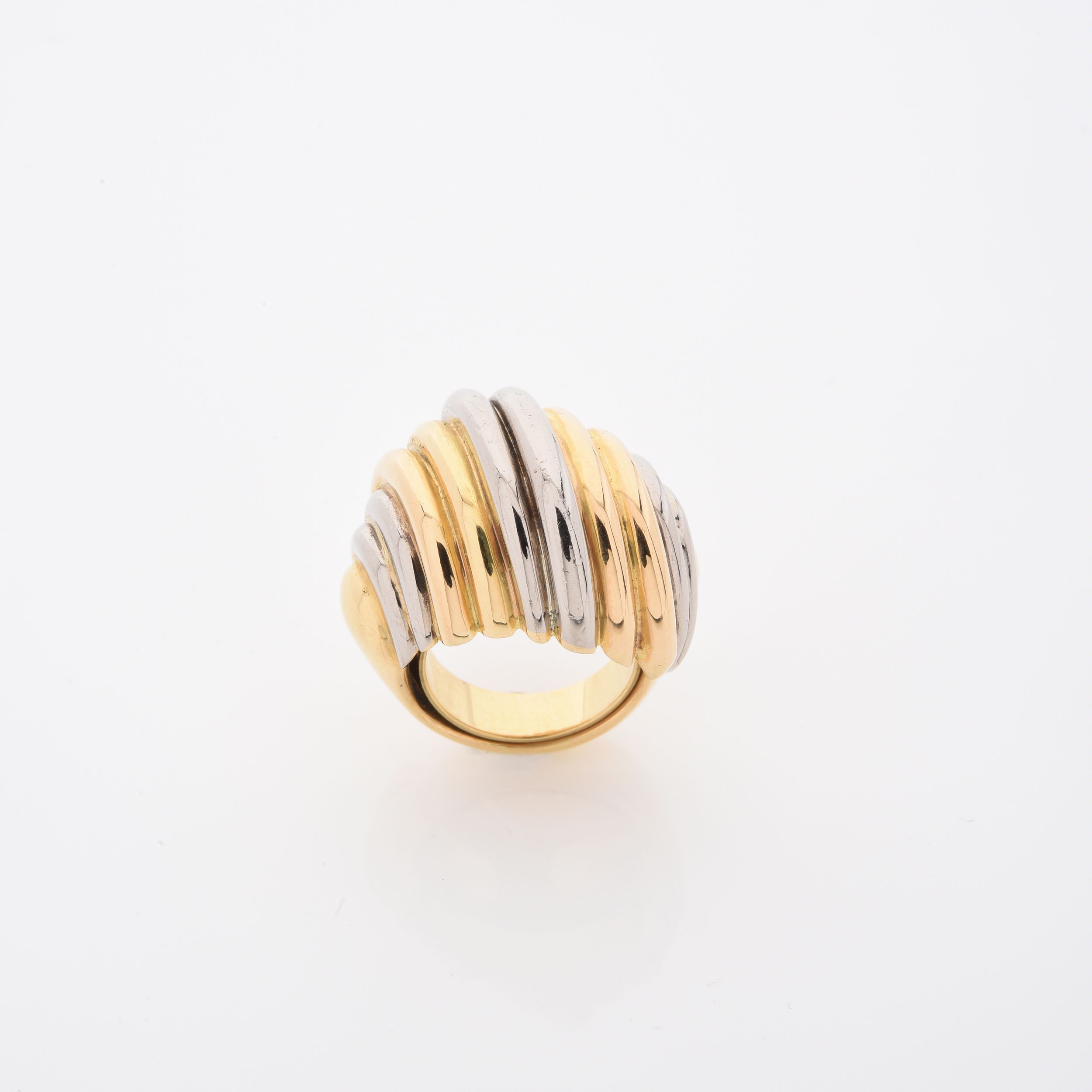 BROCHE CORBEILLE:  | H&ocirc;tel Des Ventes de Monte-Carlo
