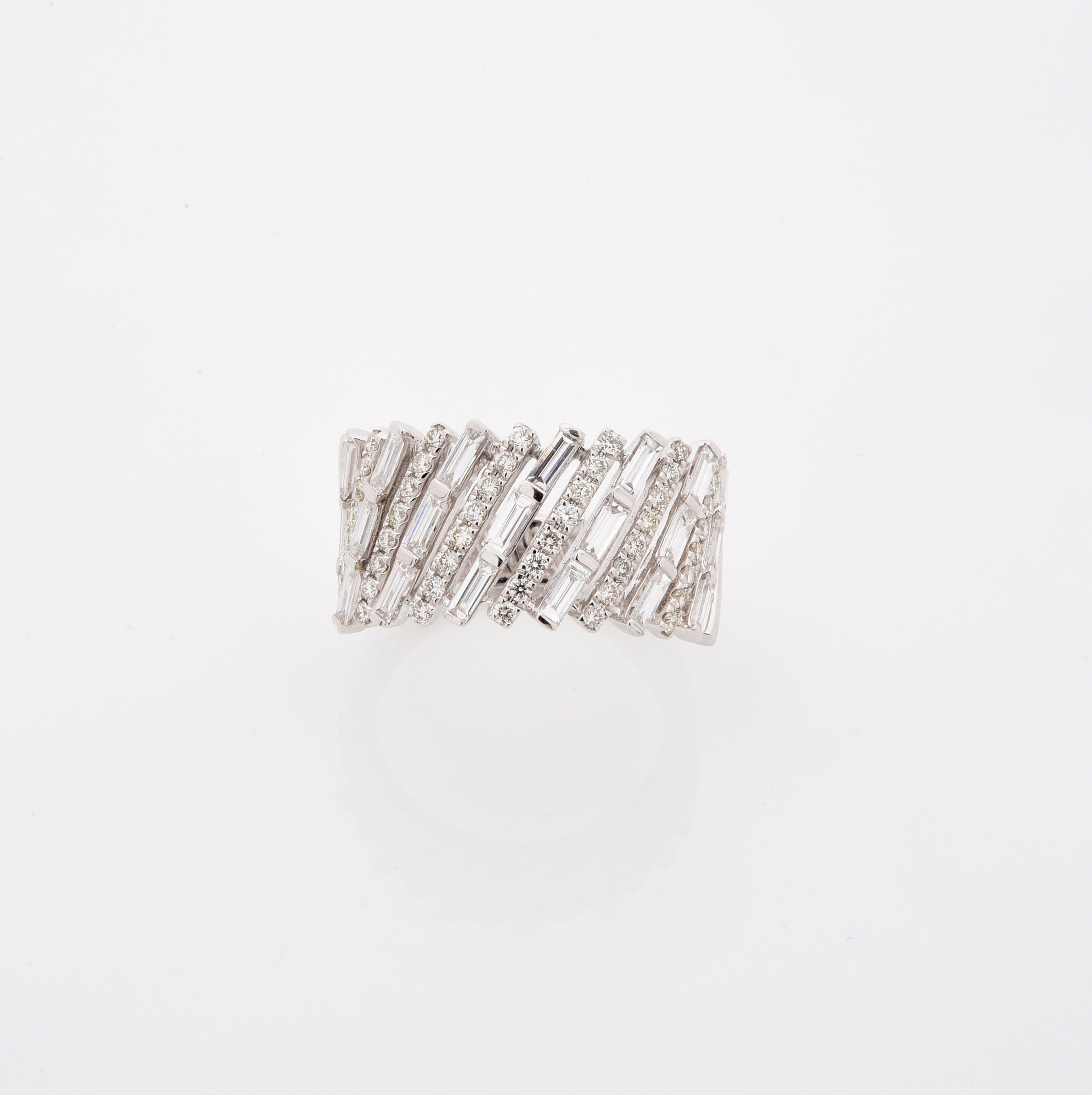 BROCHE CORBEILLE:  | H&ocirc;tel Des Ventes de Monte-Carlo