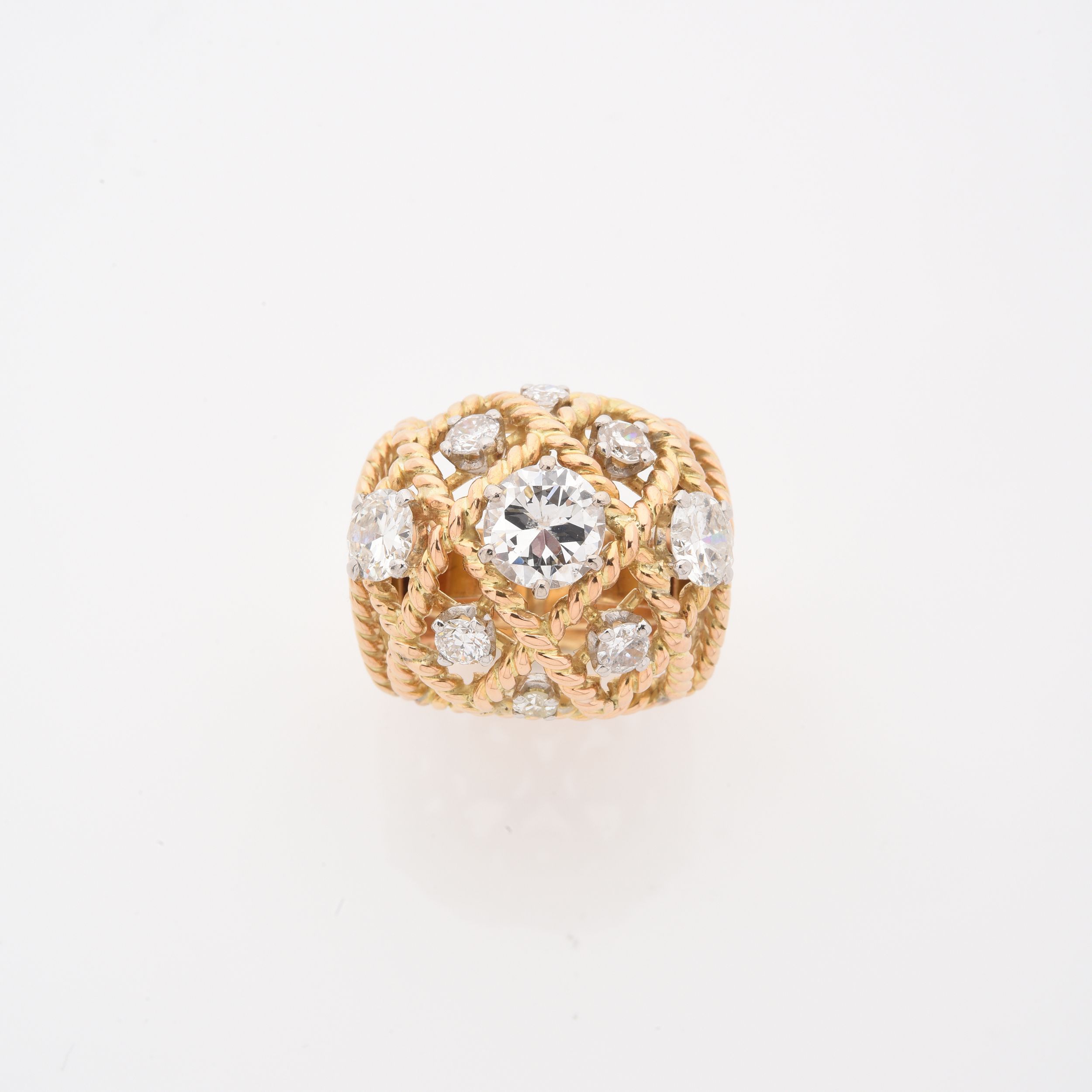 BROCHE CORBEILLE:  | H&ocirc;tel Des Ventes de Monte-Carlo