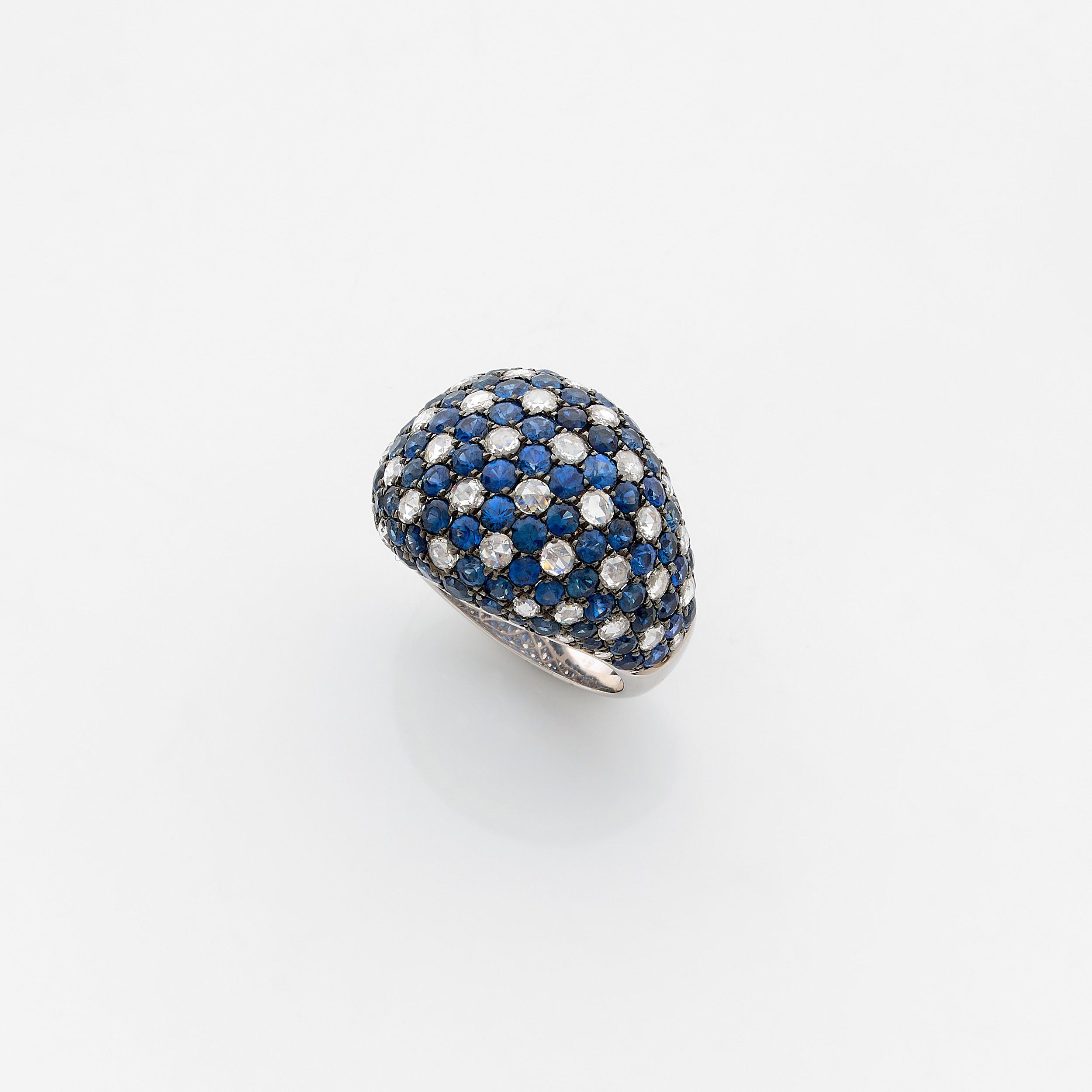 IMPORTANTE BAGUE CHEVALIERE:  | H&ocirc;tel Des Ventes de Monte-Carlo