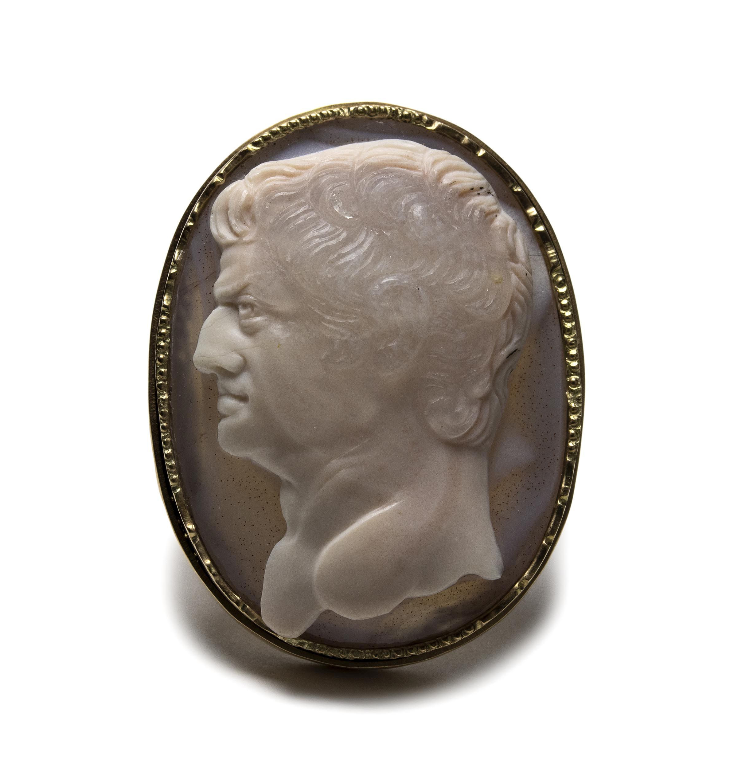 MEDAILLON PENDENTIF:  | H&ocirc;tel Des Ventes de Monte-Carlo