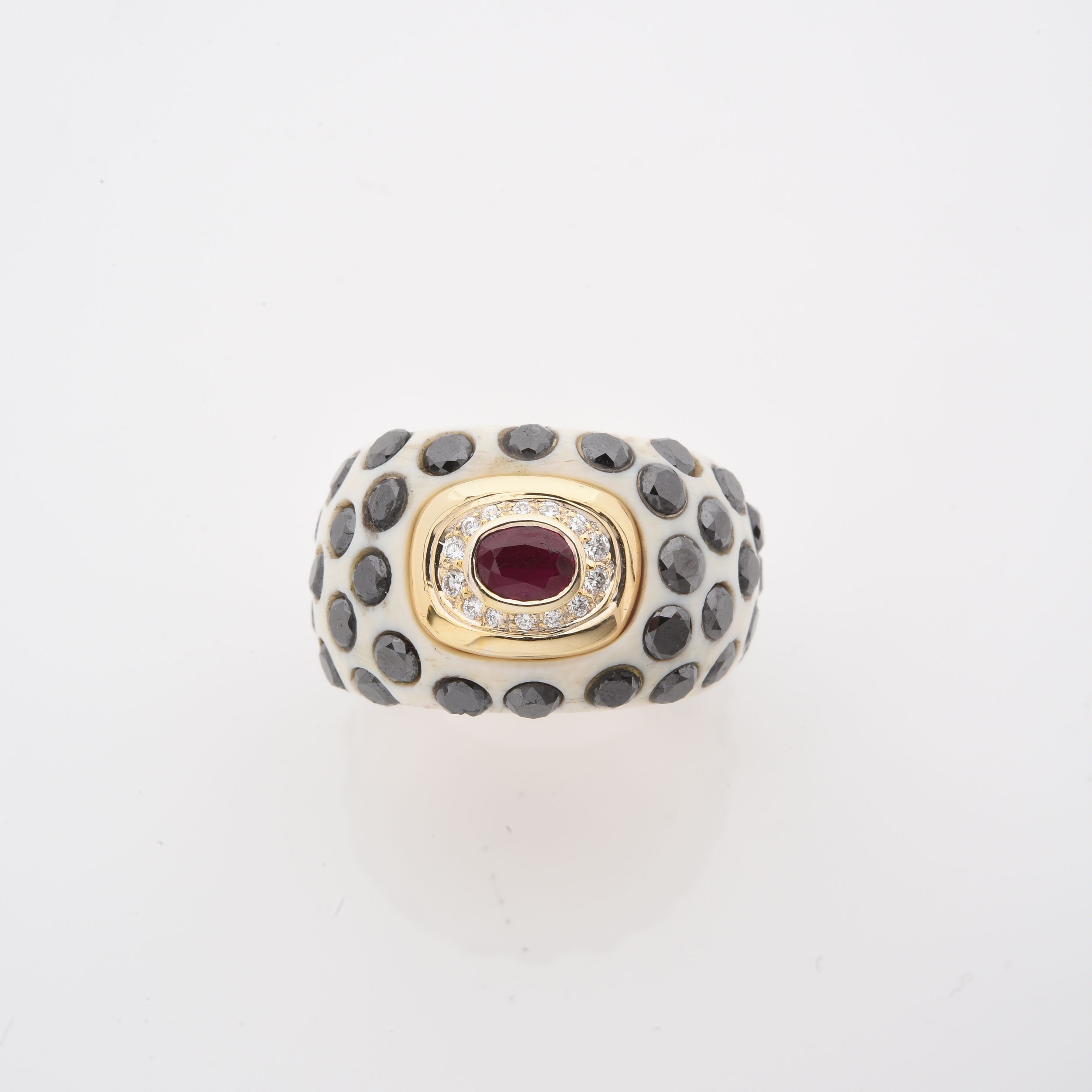 BROCHE CORBEILLE:  | H&ocirc;tel Des Ventes de Monte-Carlo