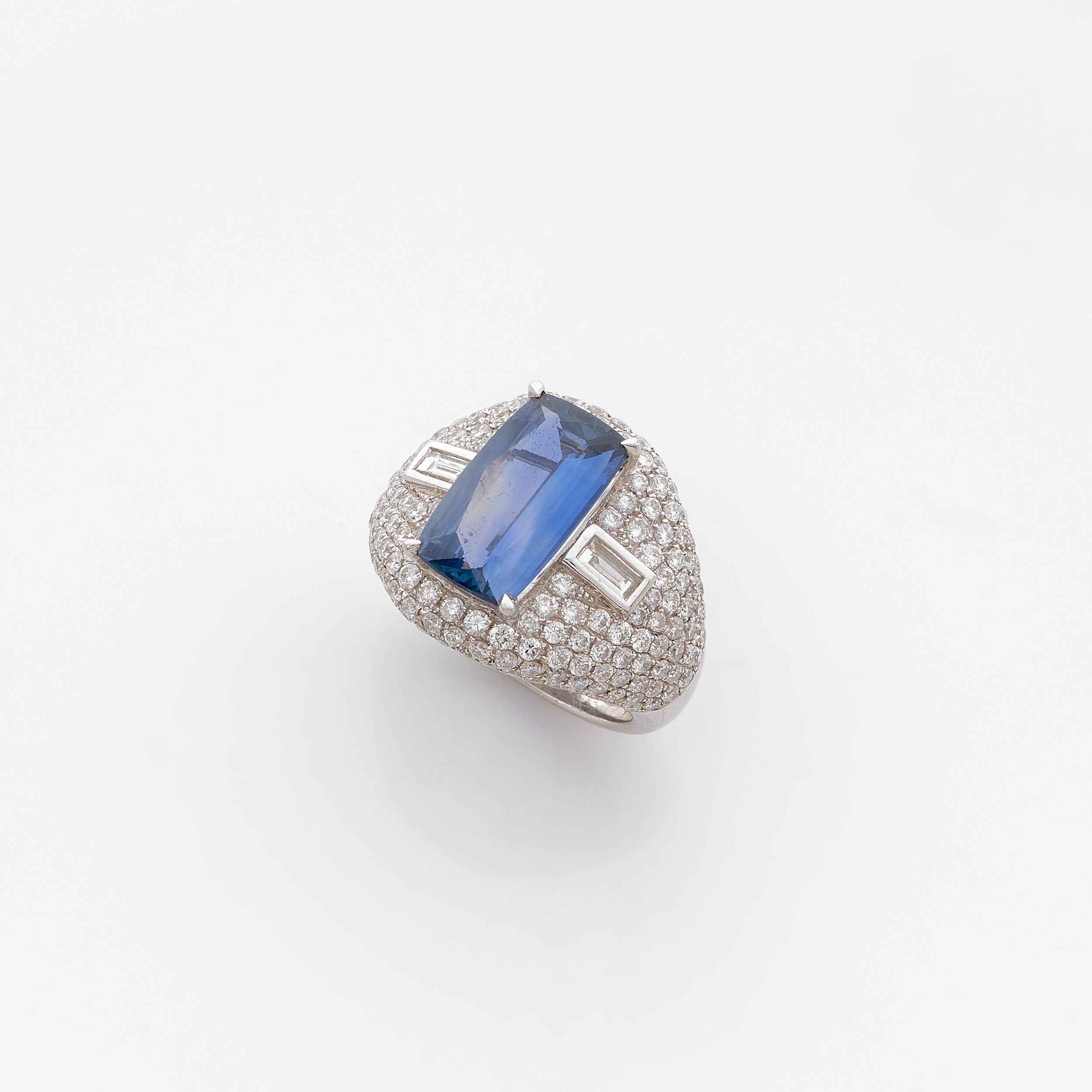 IMPORTANTE BAGUE CHEVALIERE:  | H&ocirc;tel Des Ventes de Monte-Carlo