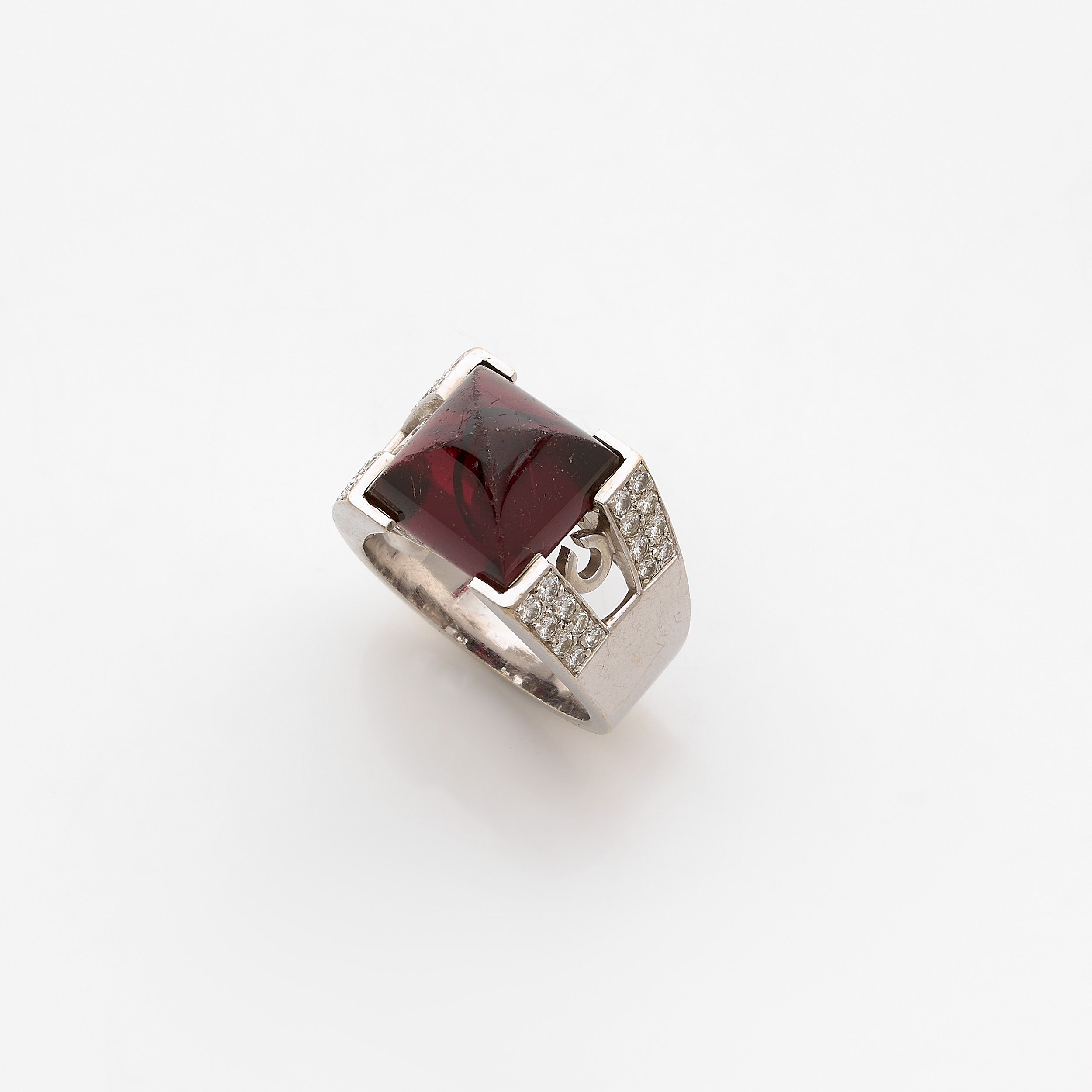 IMPORTANTE BAGUE CHEVALIERE:  | H&ocirc;tel Des Ventes de Monte-Carlo