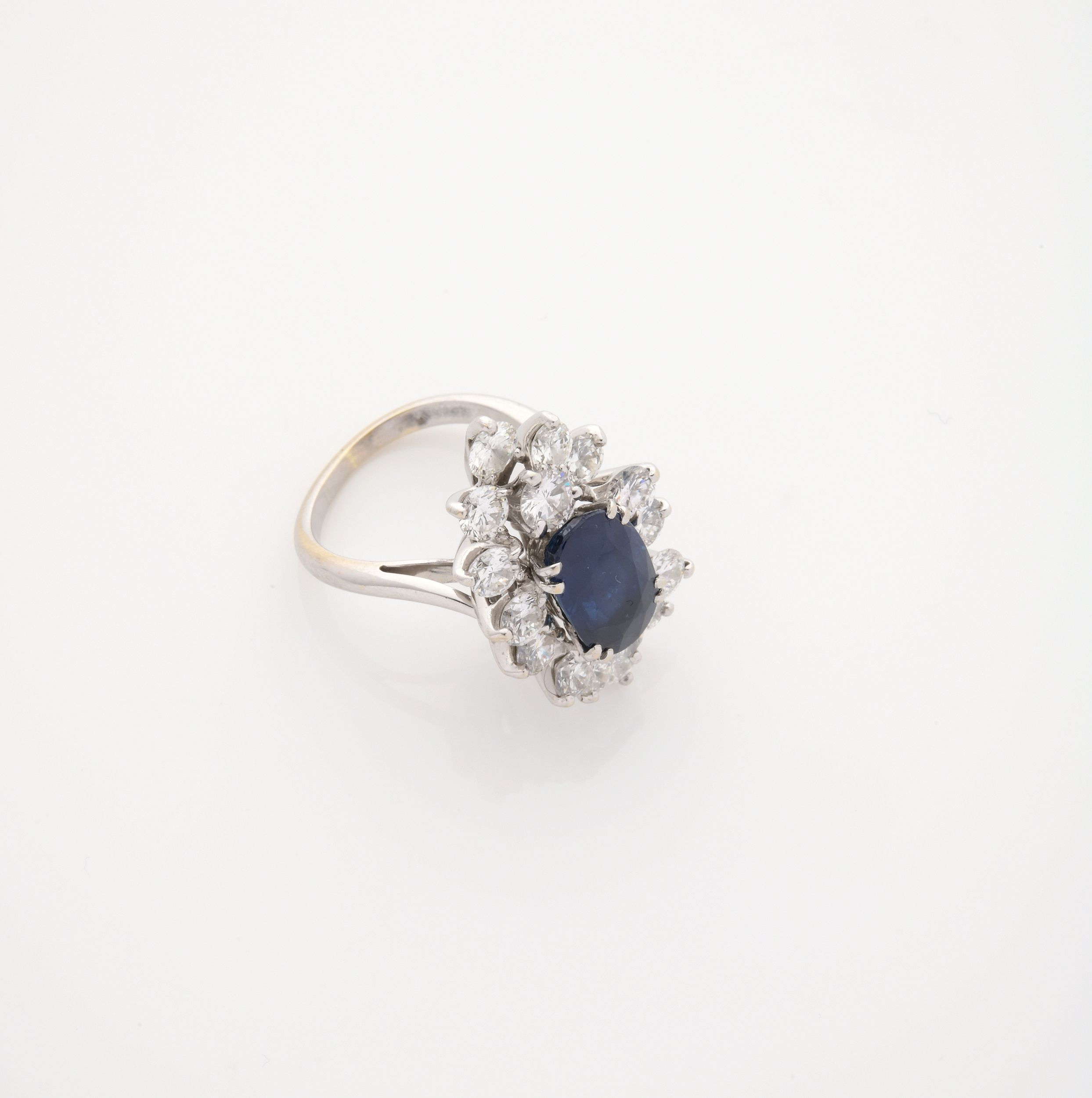 BAGUE MARQUISE :  | H&ocirc;tel Des Ventes de Monte-Carlo