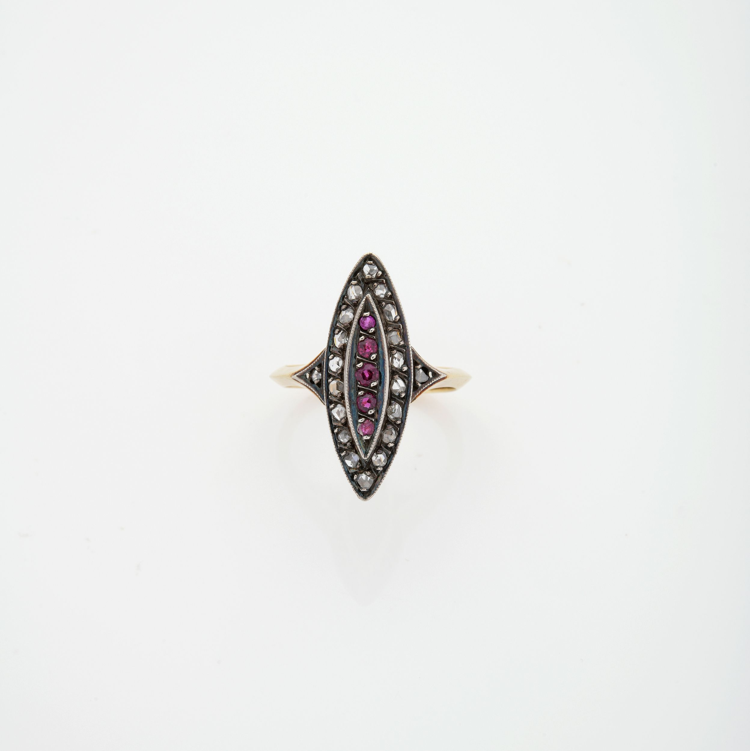 BAGUE MARQUISE:  | H&ocirc;tel Des Ventes de Monte-Carlo