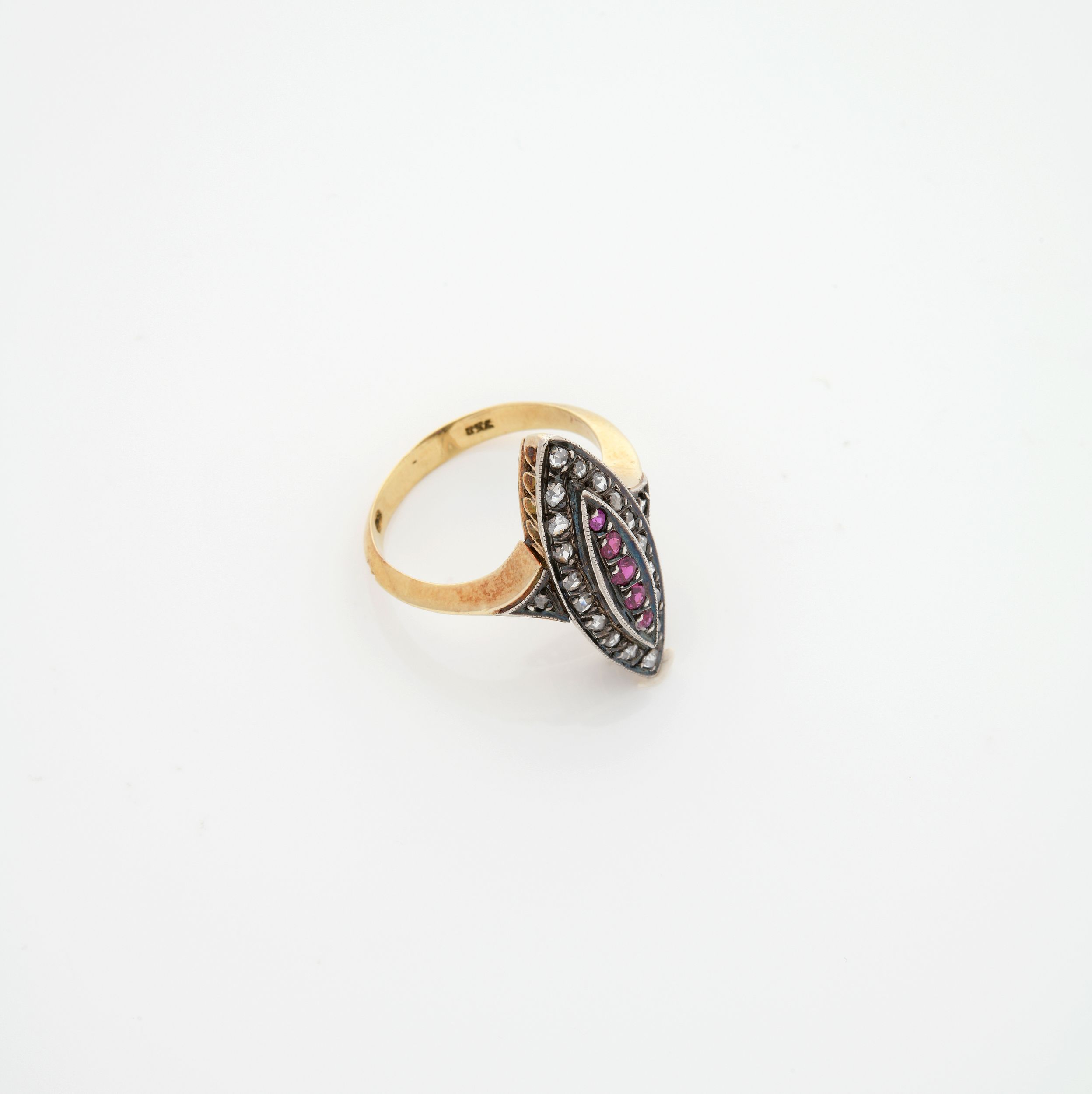 BAGUE MARQUISE:  | H&ocirc;tel Des Ventes de Monte-Carlo