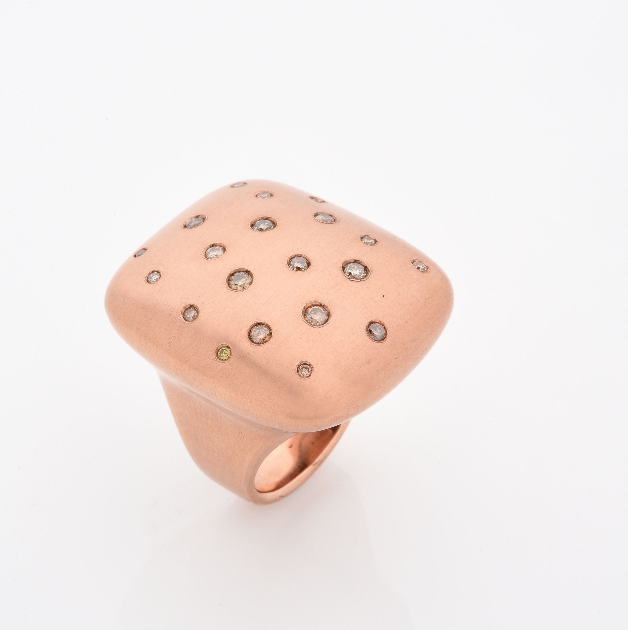 BROCHE CORBEILLE:  | H&ocirc;tel Des Ventes de Monte-Carlo