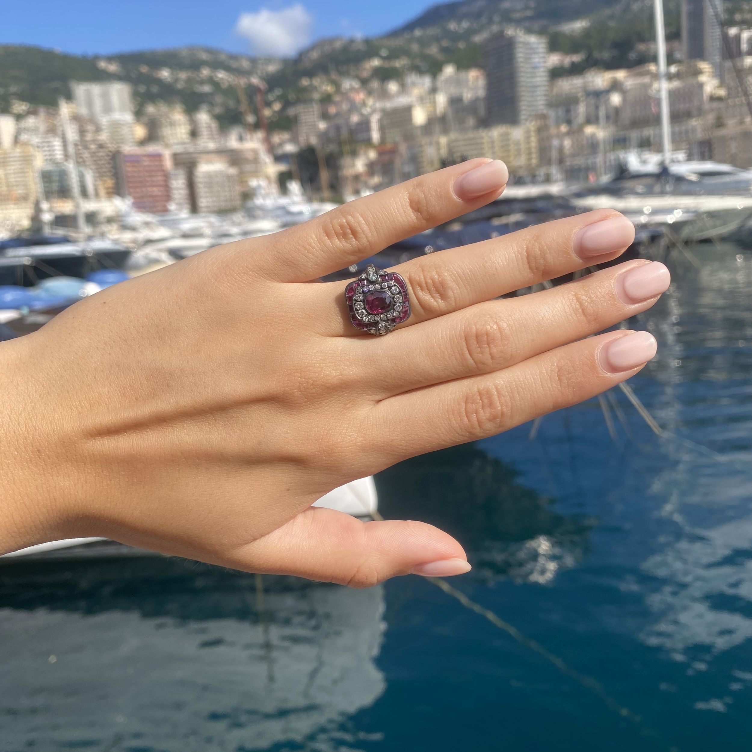 BAGUE RECTANGULAIRE:  | H&ocirc;tel Des Ventes de Monte-Carlo