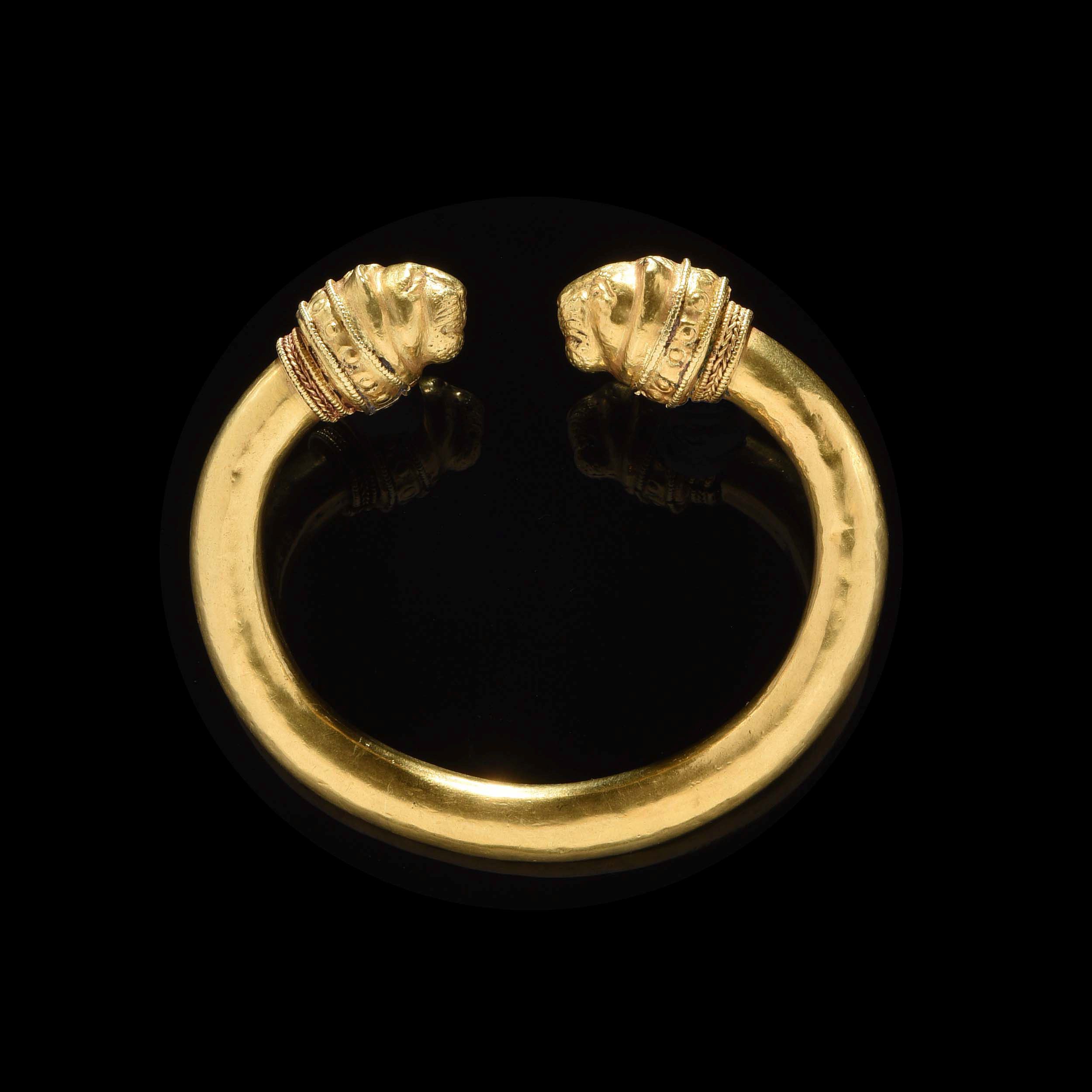 BRACELET À PROTOMÉS DE FÉLINS:  | H&ocirc;tel Des Ventes de Monte-Carlo