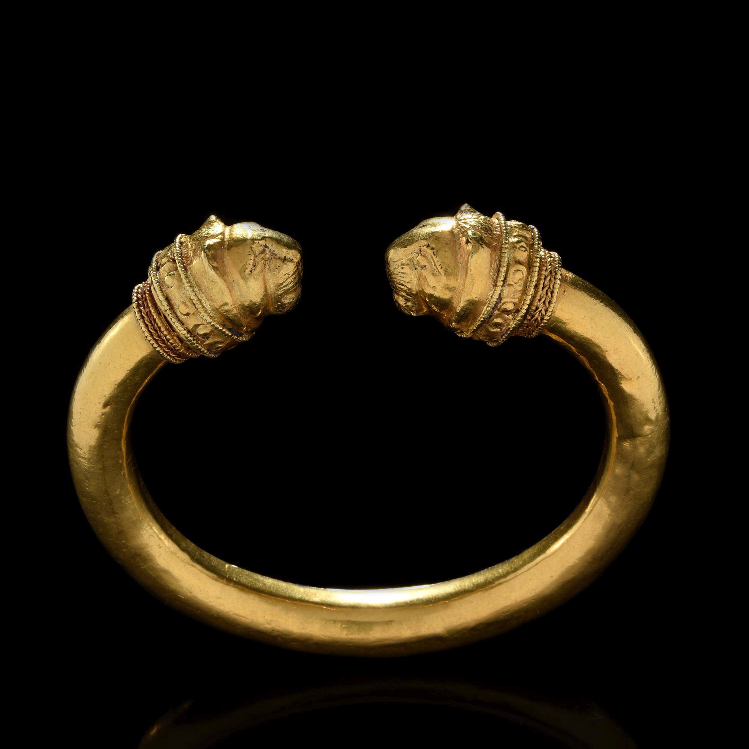 BRACELET À PROTOMÉS DE FÉLINS:  | H&ocirc;tel Des Ventes de Monte-Carlo