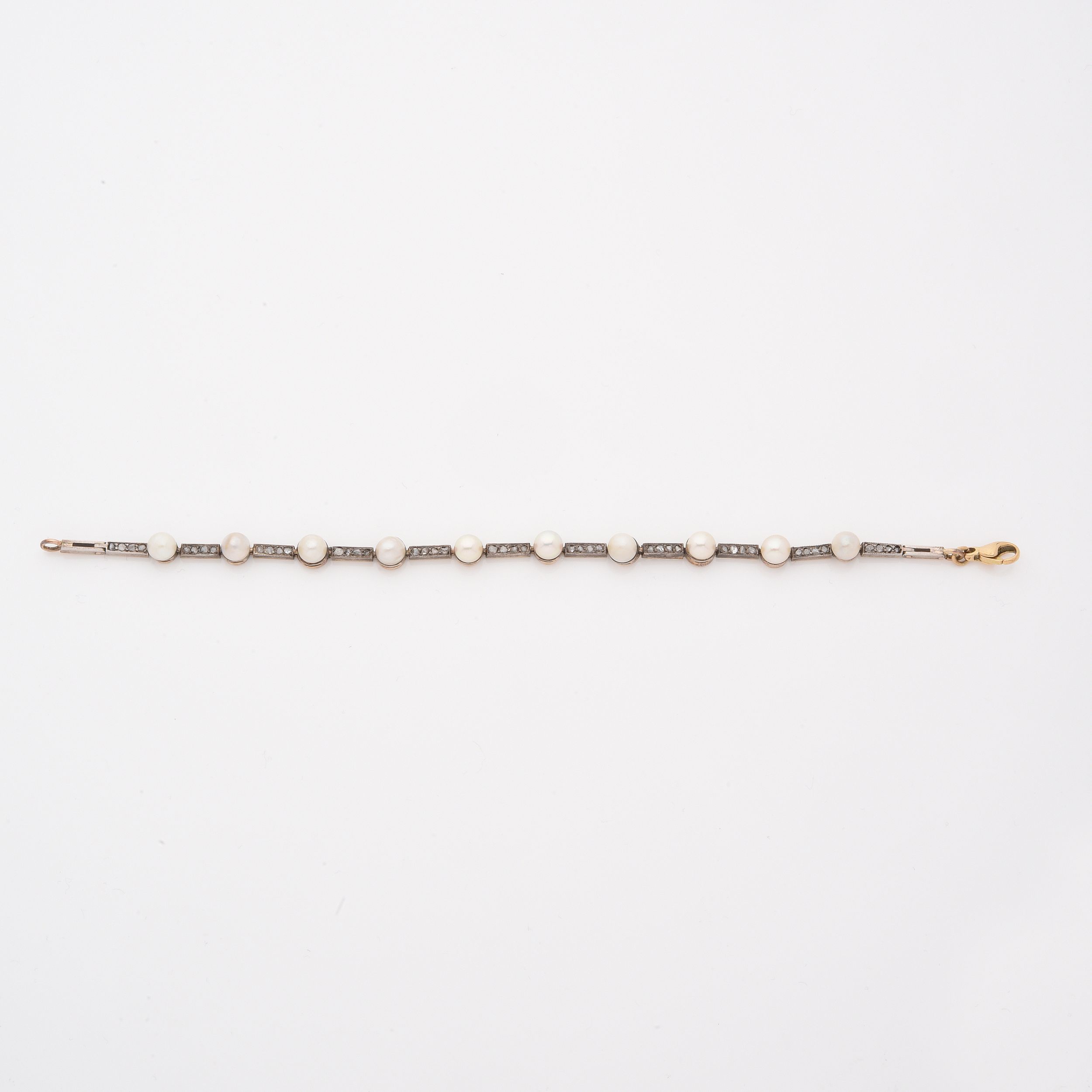 BROCHE CORBEILLE:  | H&ocirc;tel Des Ventes de Monte-Carlo