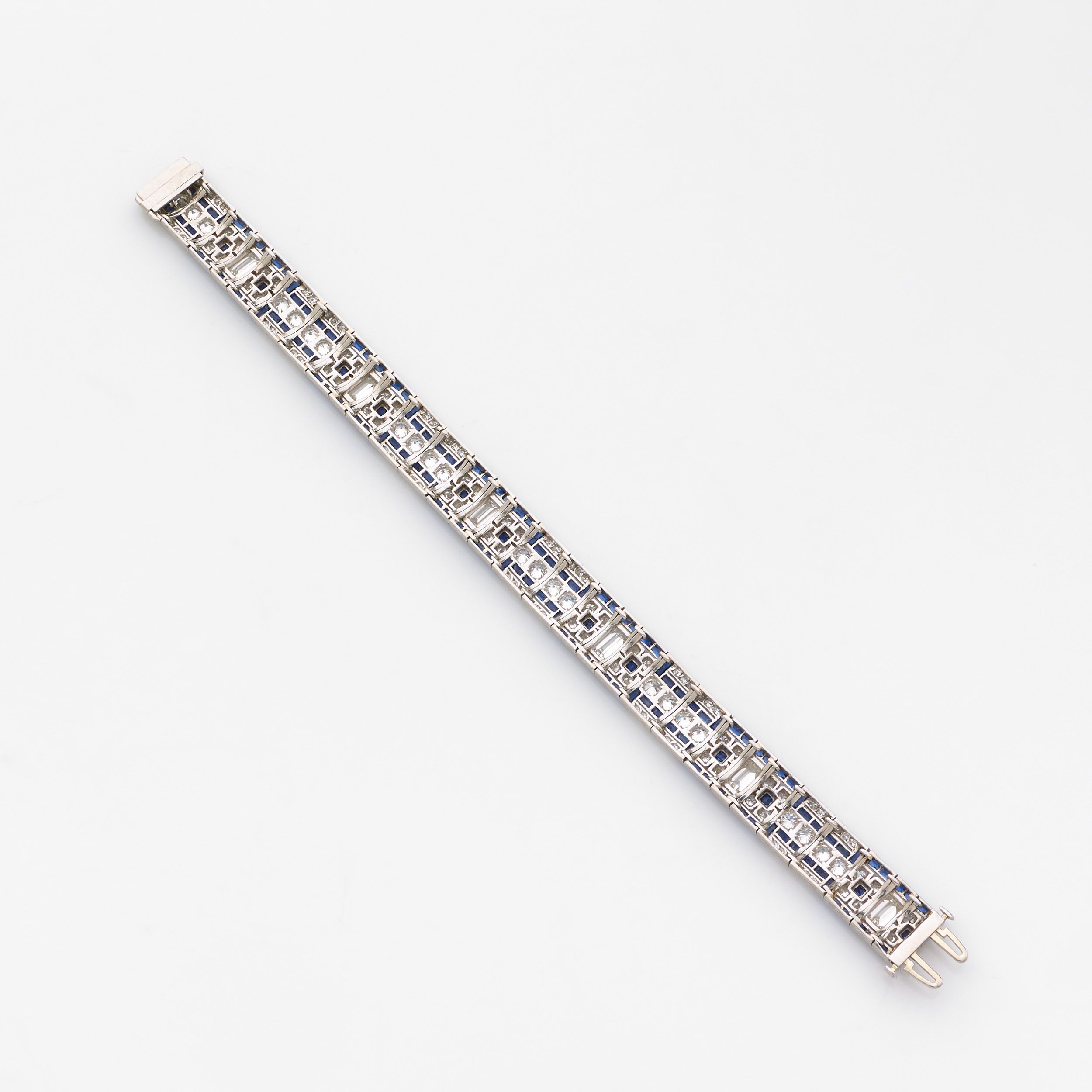 BRACELET RUBAN ART DECO:  | H&ocirc;tel Des Ventes de Monte-Carlo