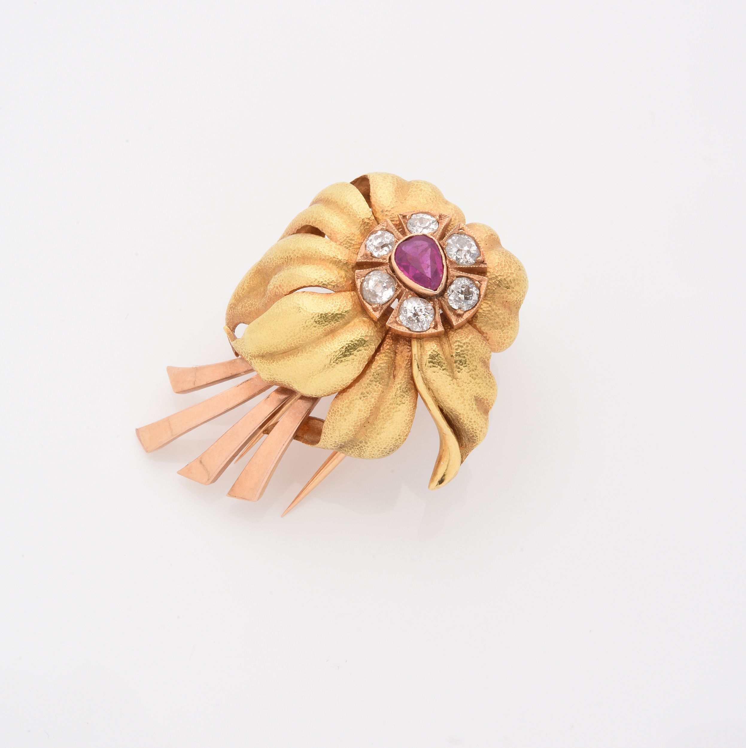 BROCHE CORBEILLE:  | H&ocirc;tel Des Ventes de Monte-Carlo
