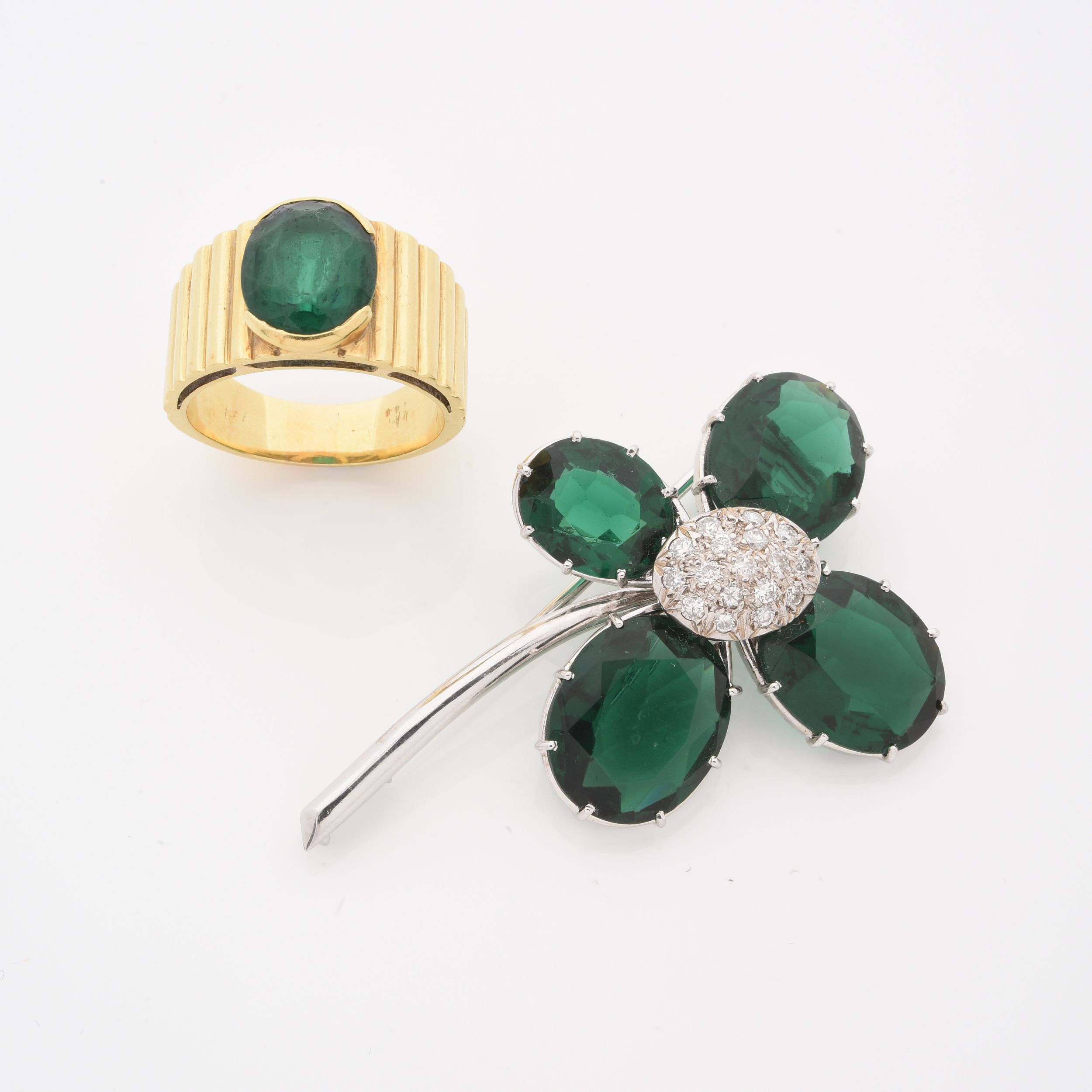 BROCHE CORBEILLE:  | H&ocirc;tel Des Ventes de Monte-Carlo