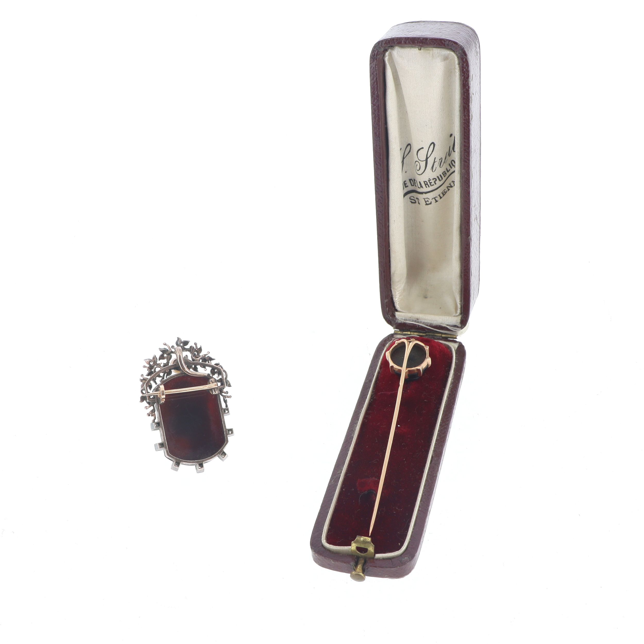 BROCHE PENDENTIF:  | H&ocirc;tel Des Ventes de Monte-Carlo