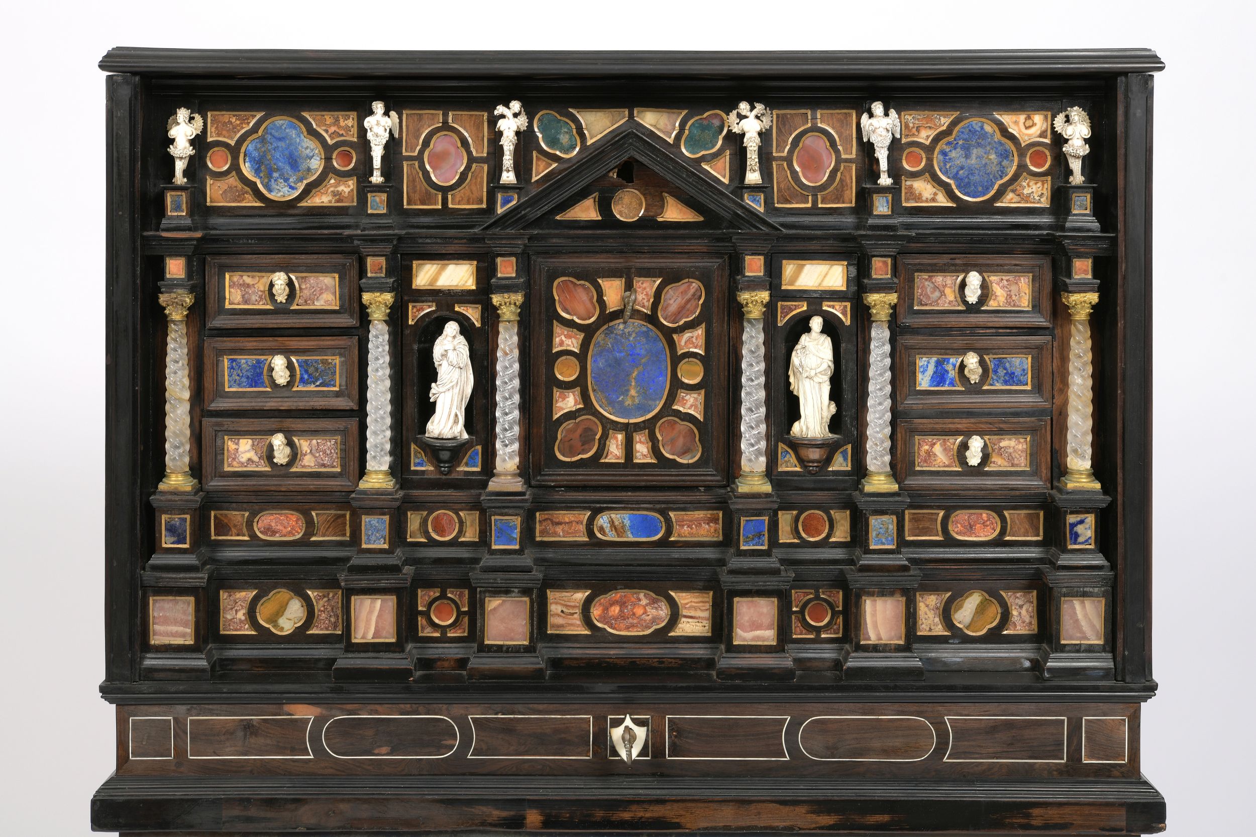 [INCUNABLE]. AQUIN (Thomas d'). Incipit secundus liber secunde partis beati // Thome de Aquino • ordinis predicatorum. Impressus Venetiis per Franciscum de Hailbrun  Nicolaum de Frankfordia [Venise, Franciscus Renner, de Heilbronn et Nicolaus de Frankfordia], 1475. Petit in-folio, ais de bois, cuir brun, dos à nerfs orné (reliure refaite avec partie du décor d'origine conservée). :  | H&ocirc;tel Des Ventes de Monte-Carlo